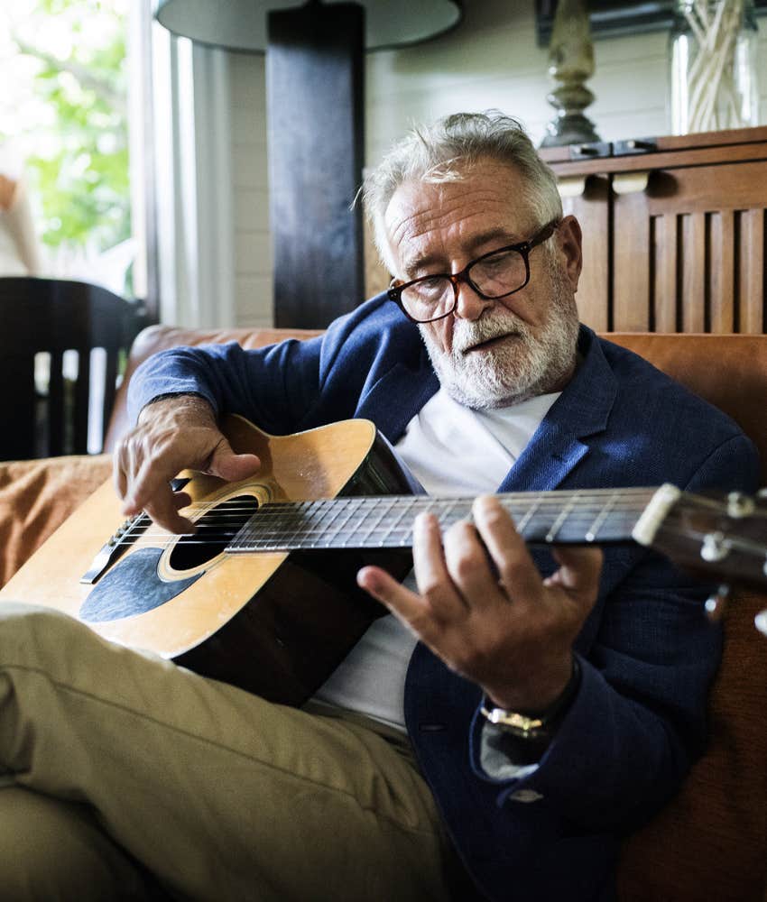 guy with guitar showing nostalgic music helps after breakup