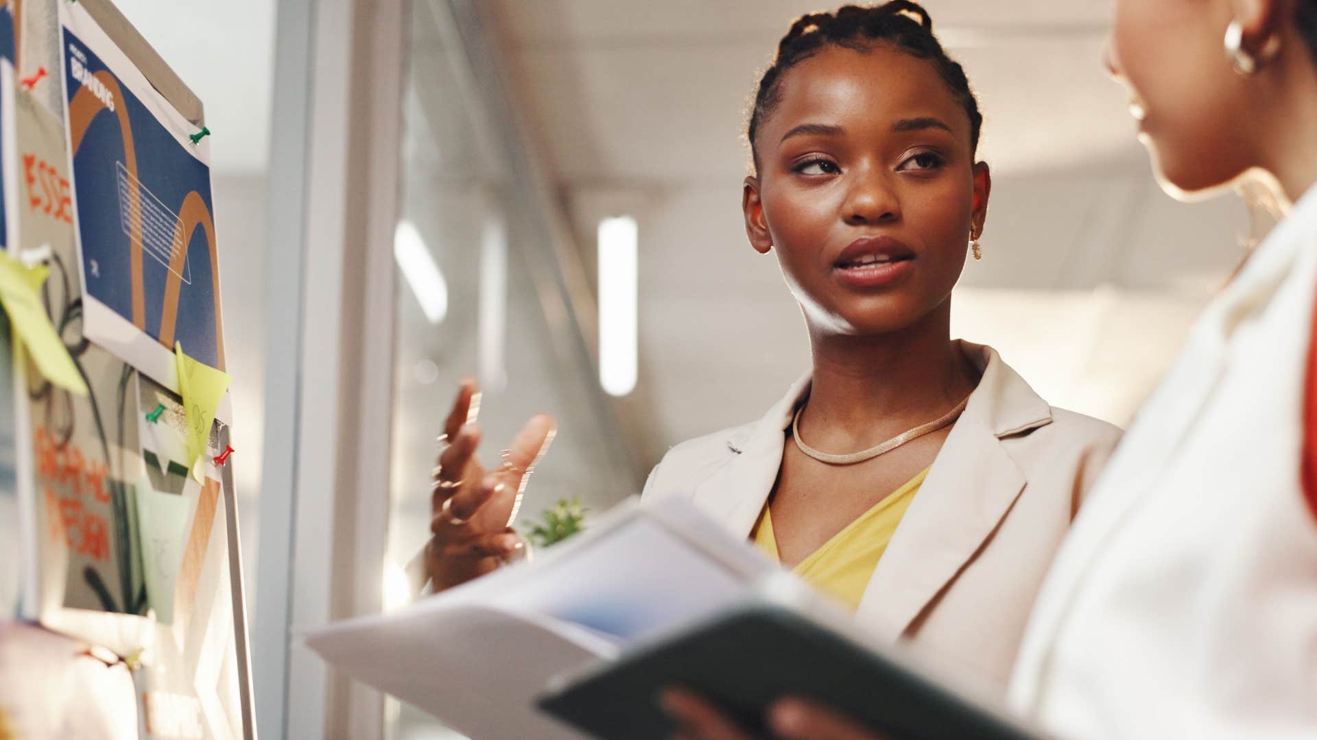 woman saying I know how I feel to her co-worker