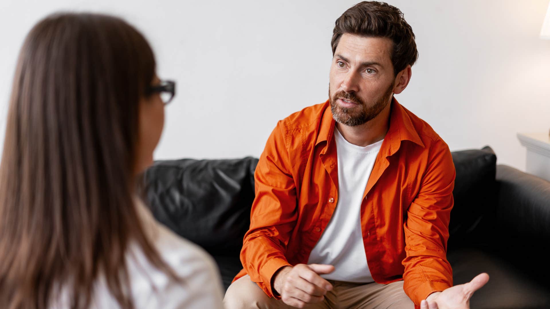 woman insulting insecure man saying I like your blouse