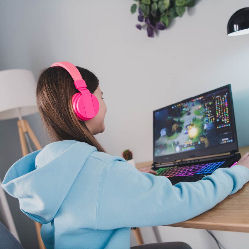 tween girl playing video games is smarter and more successful says study