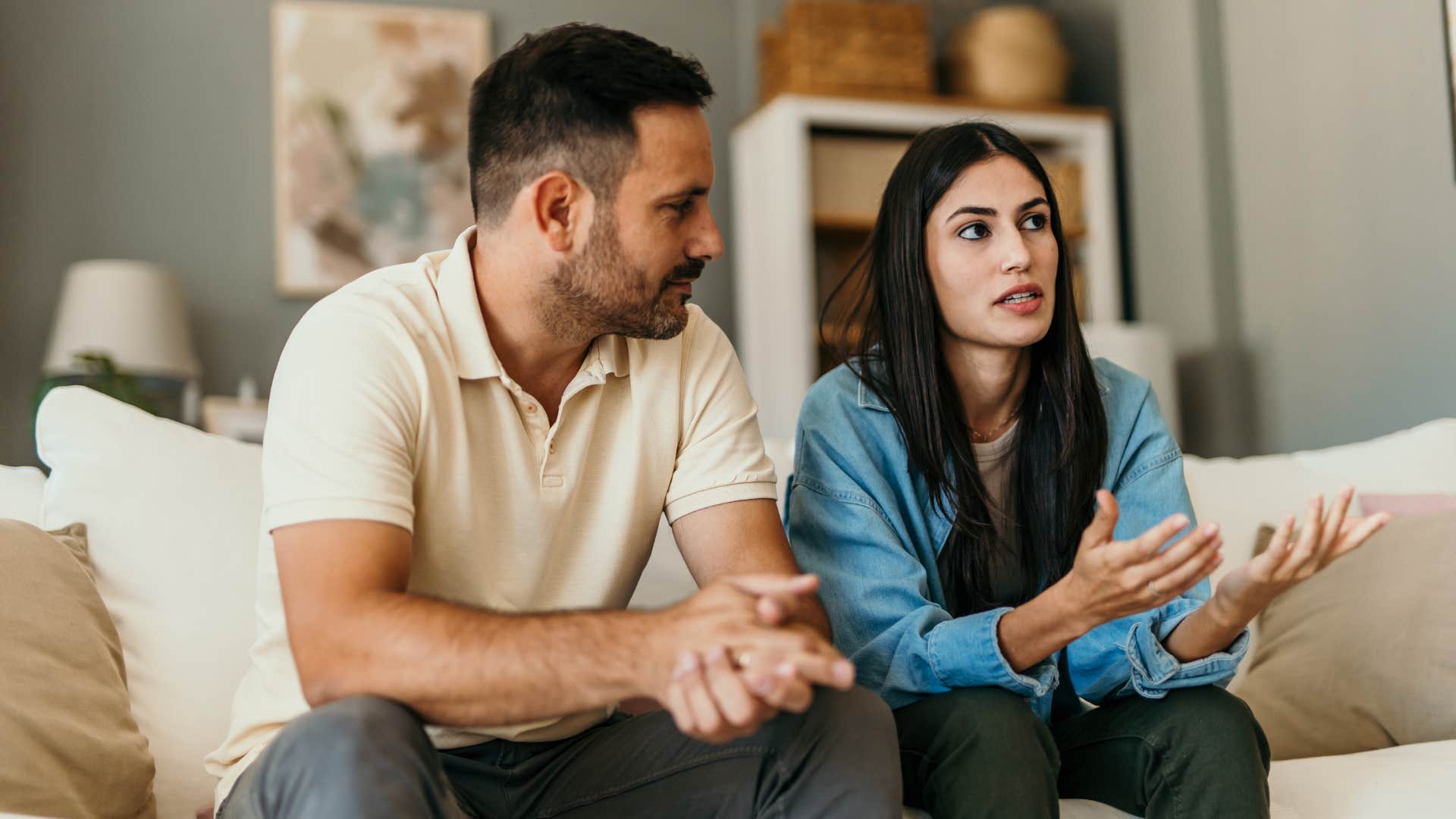 couple having conversation with lonely woman only being treated well when things are good