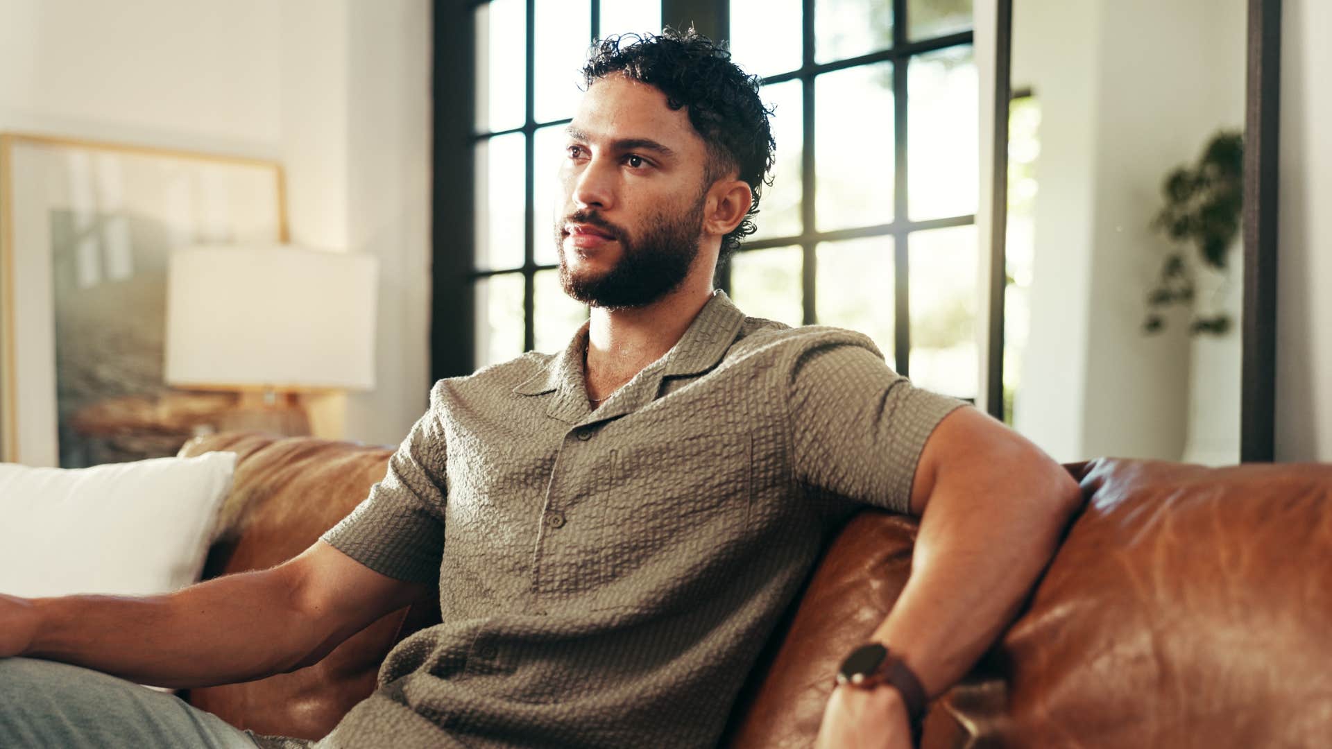 man with a big ego sitting on couch telling himself that's not how it happened