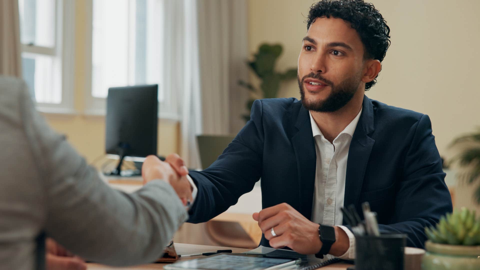 man using a deeper tone of voice who knows how to guide conversations