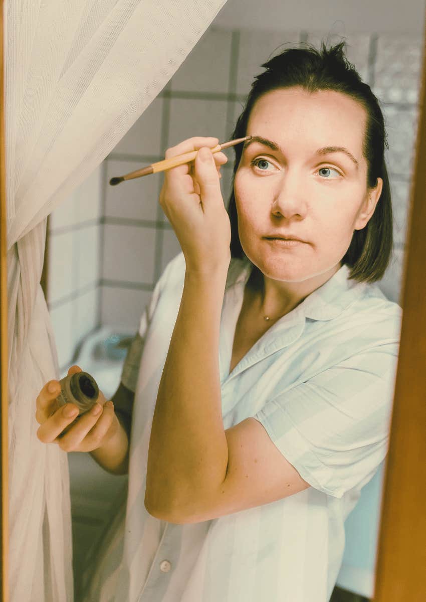 mom applying her makeup