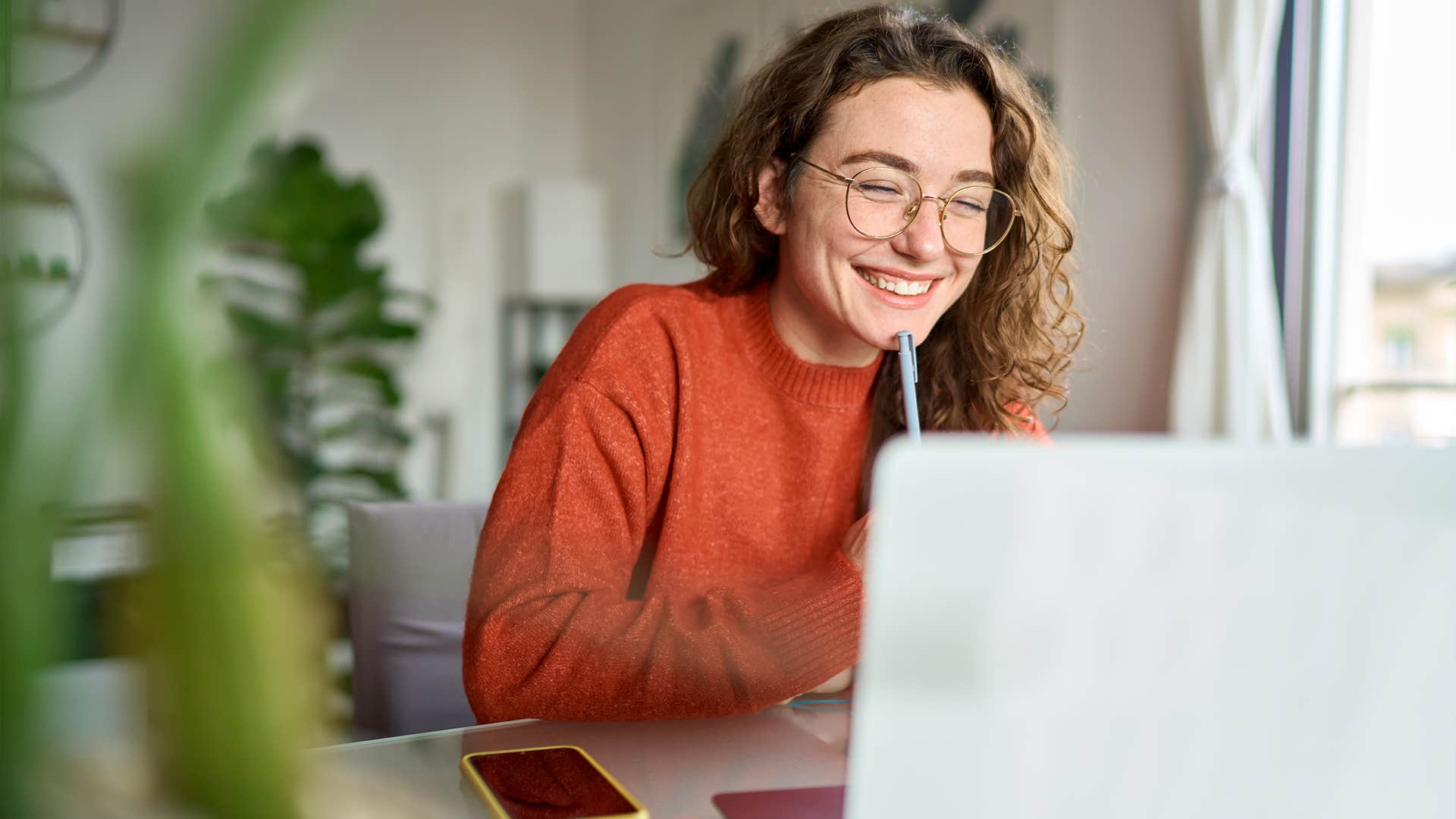 woman has to choose her career and financial priorities