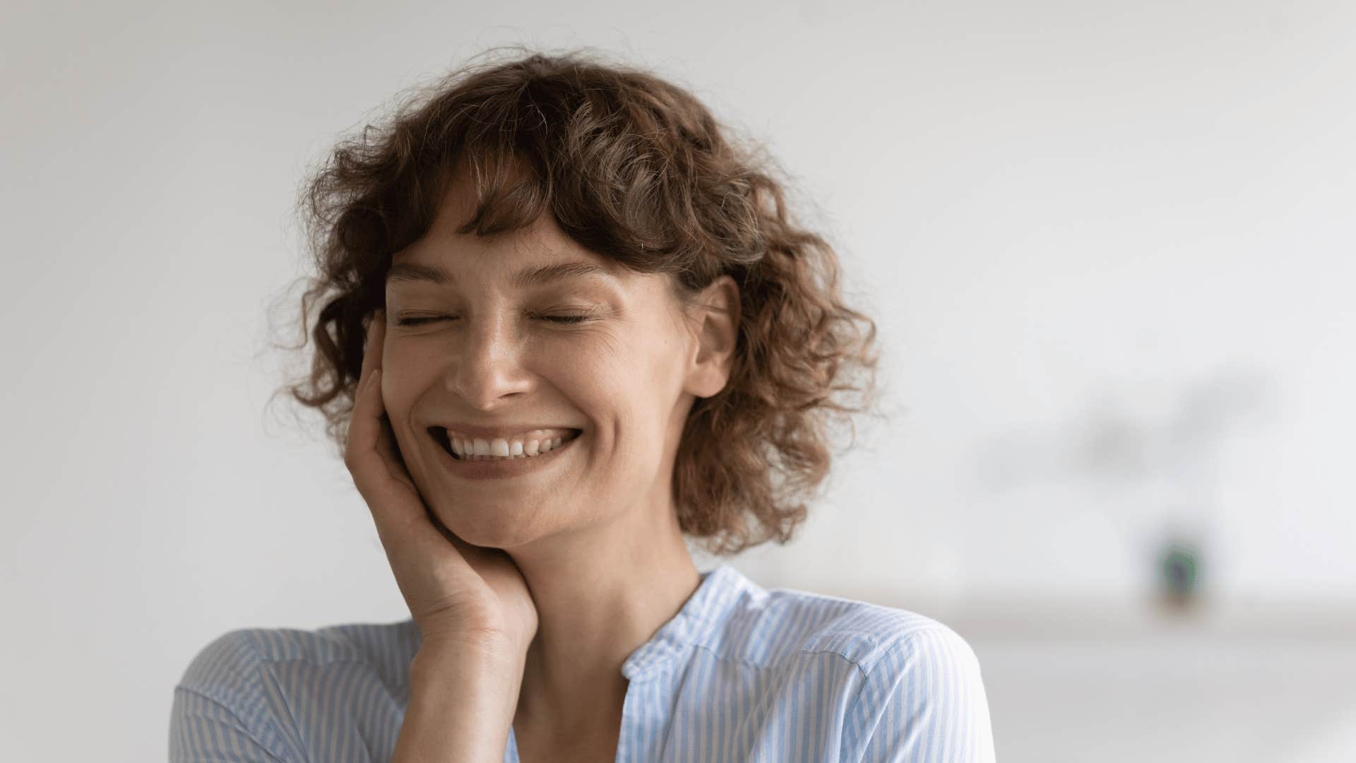 odd little habits that keep gen x women looking way younger than they really are they laugh a lot
