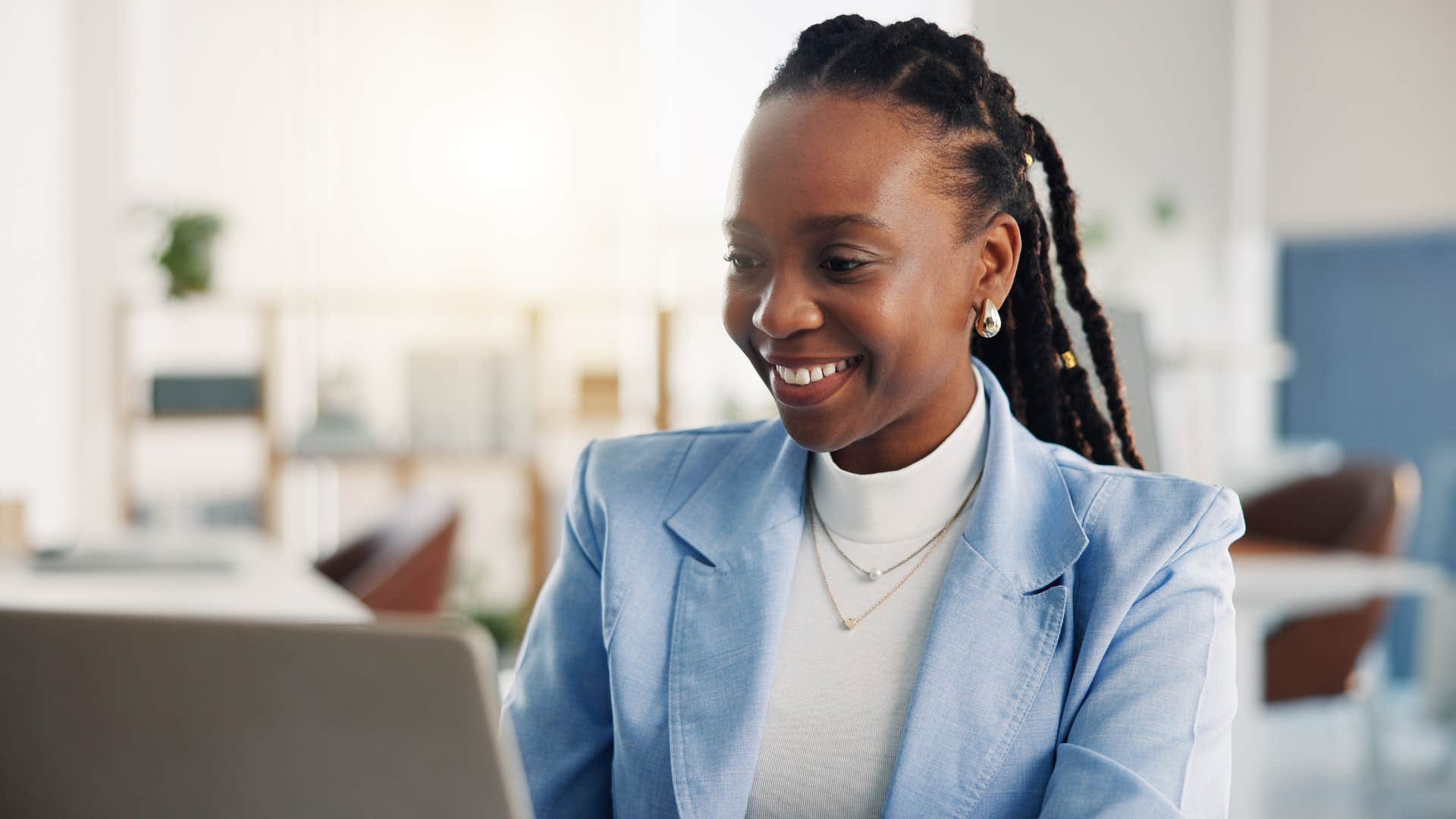 woman pay attention to small details others miss when traveling to the airport 