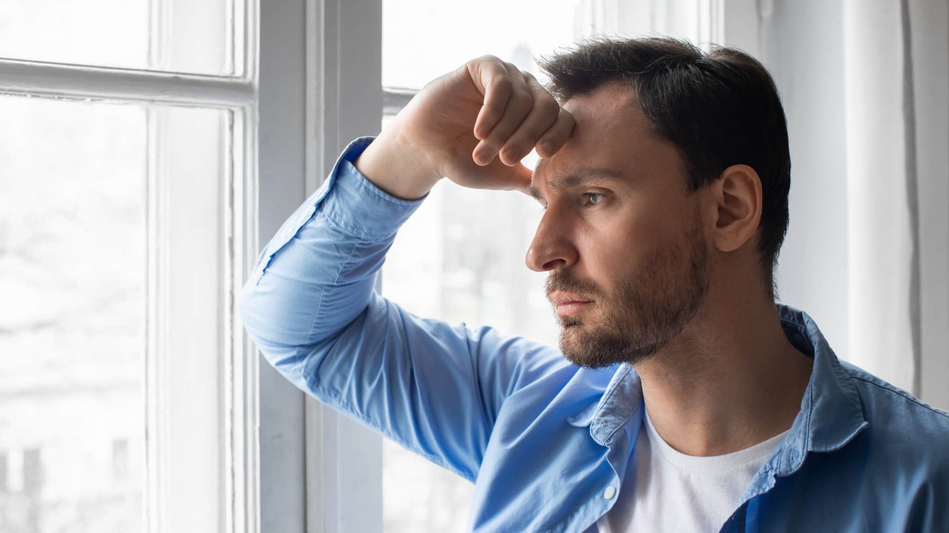 man feels better when things are predictable when traveling to the airport 