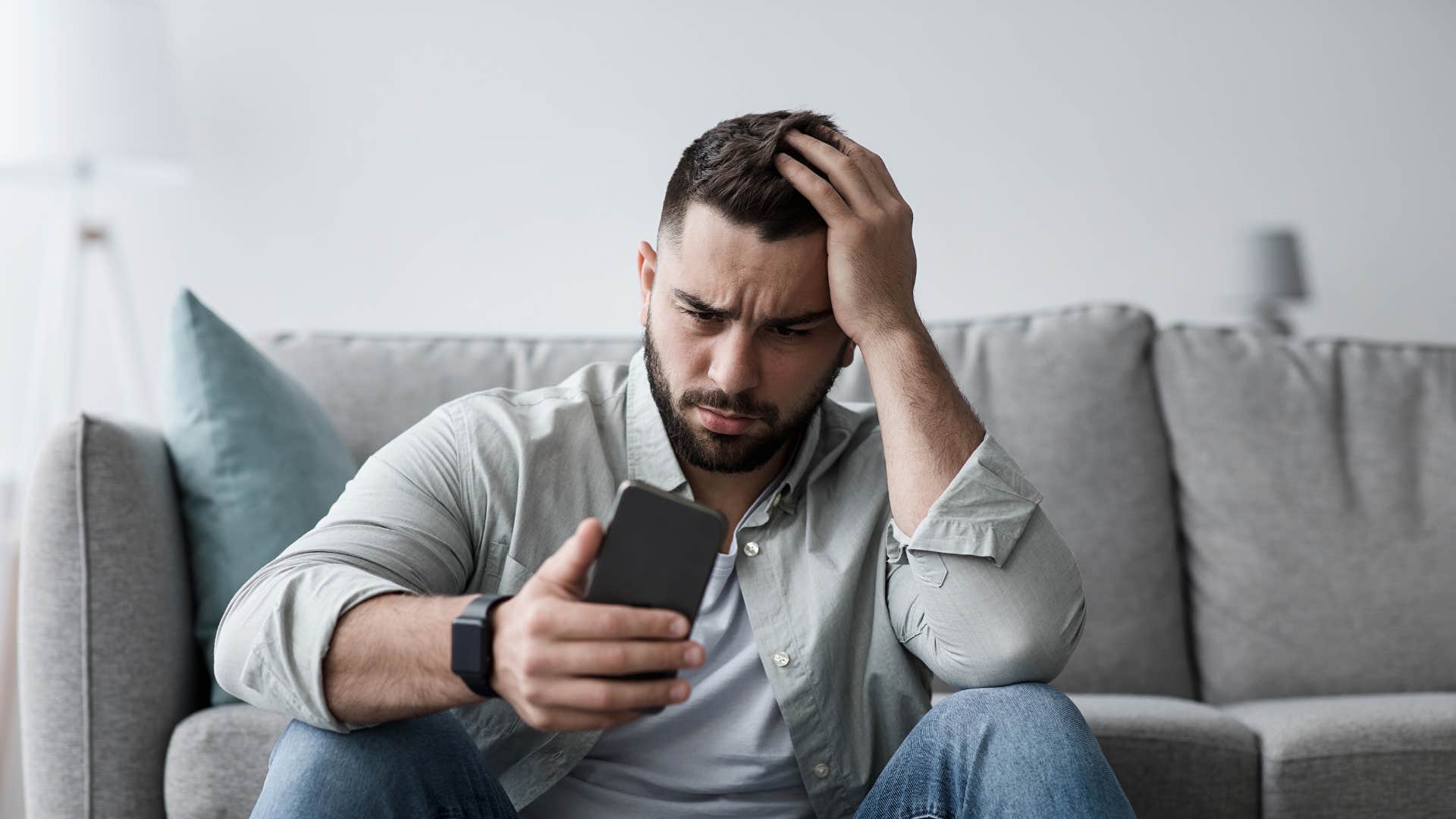 man struggling with social media comparison