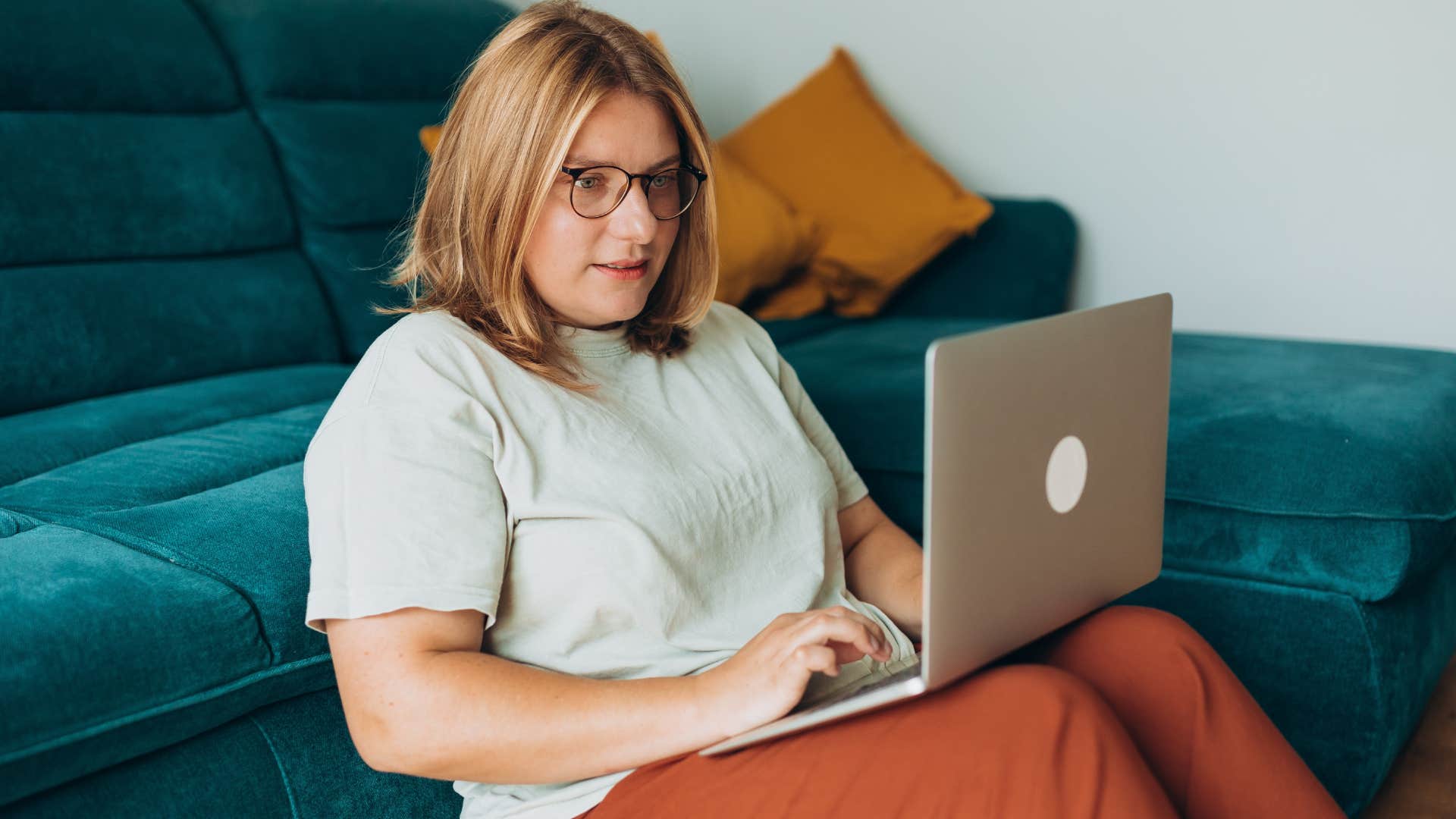 woman who knows how to manage boredom using her laptop at home