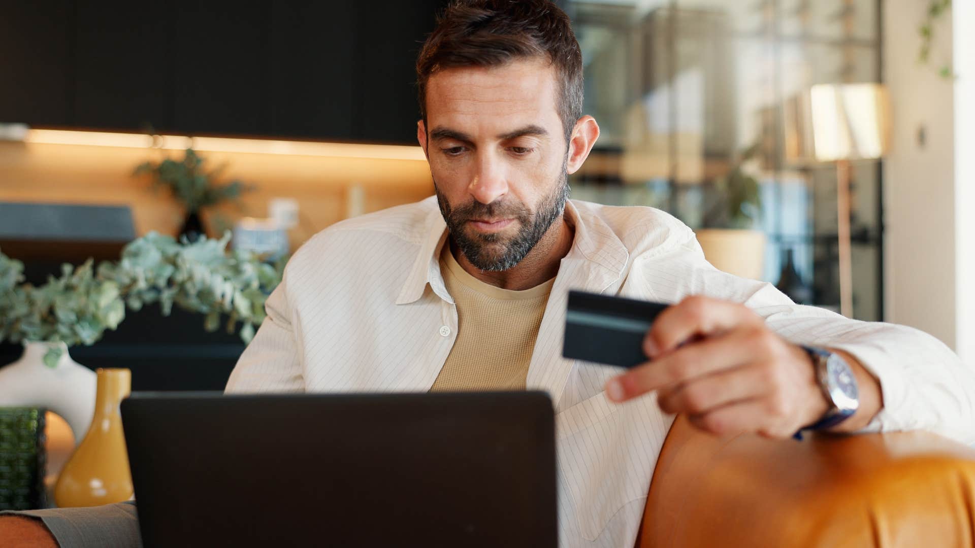 Man who unnecessarily overspending on DoorDash online.