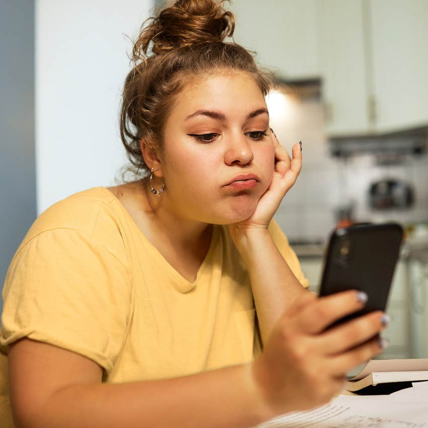 woman giving up quickly using ai and chatgpt on her phone