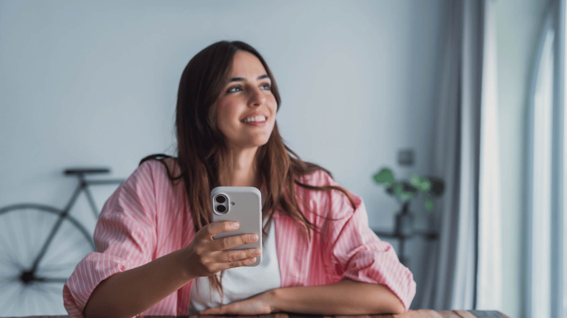 woman who rarely feels lost as she treats uncertainty as part of the process