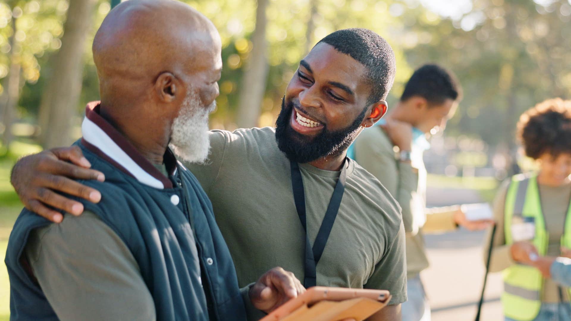 man thanking volunteer for his help