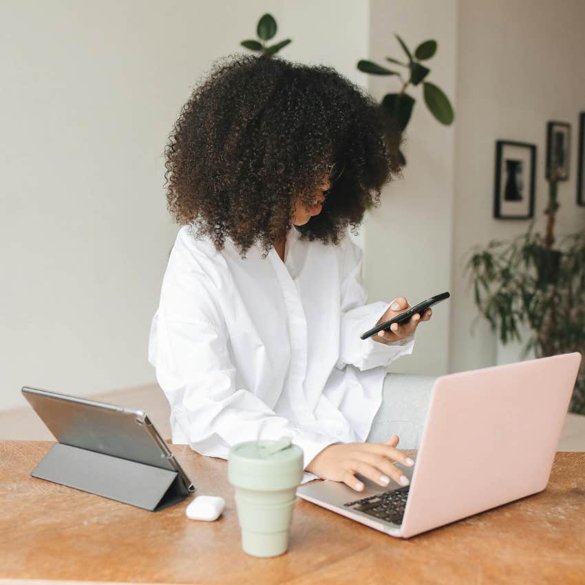 woman who can't concentrate because she's multitasking