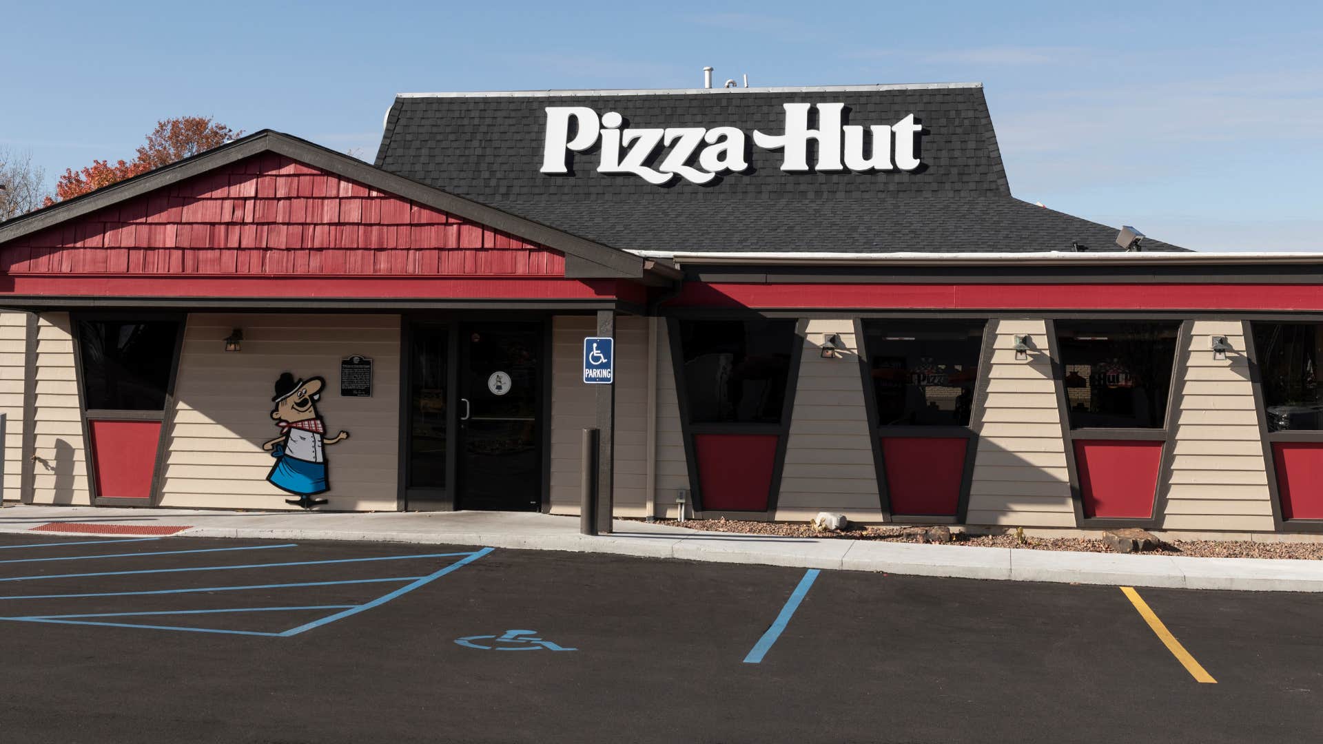 exterior of pizza hut from the 1990s