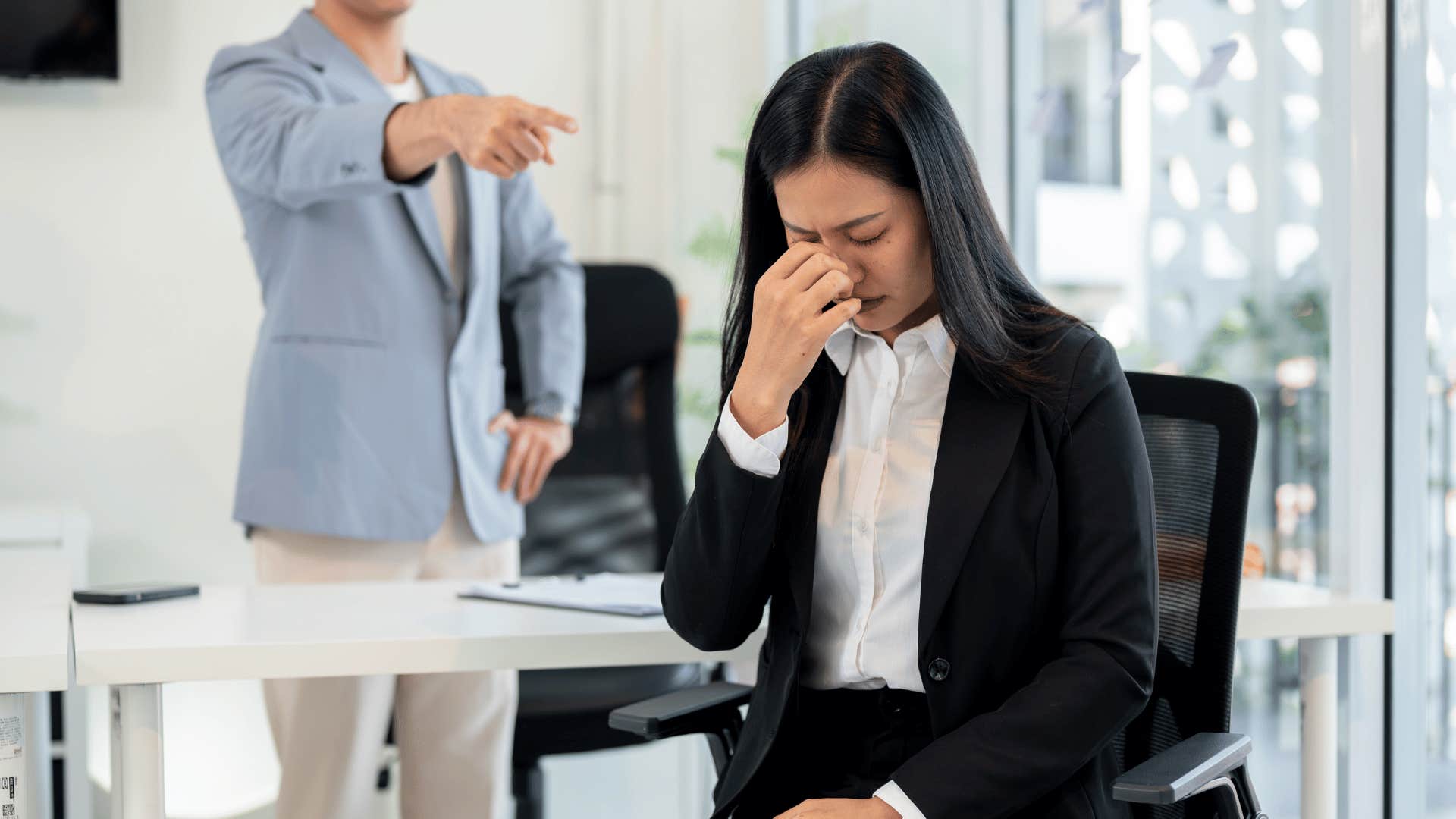 man who is judgmental and calculated as he remembers small details
