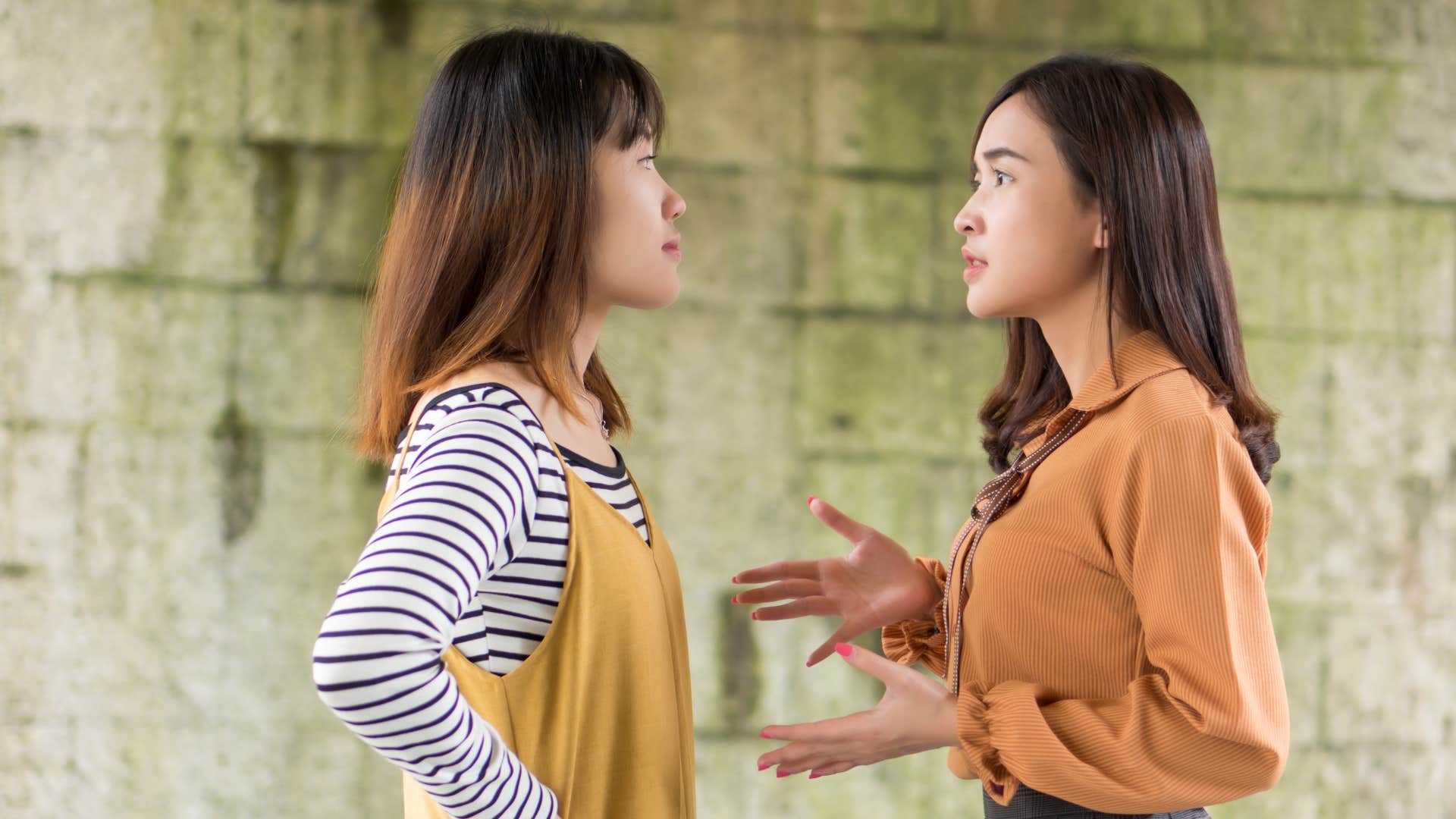 woman who is a bad person breaking promises to her friend