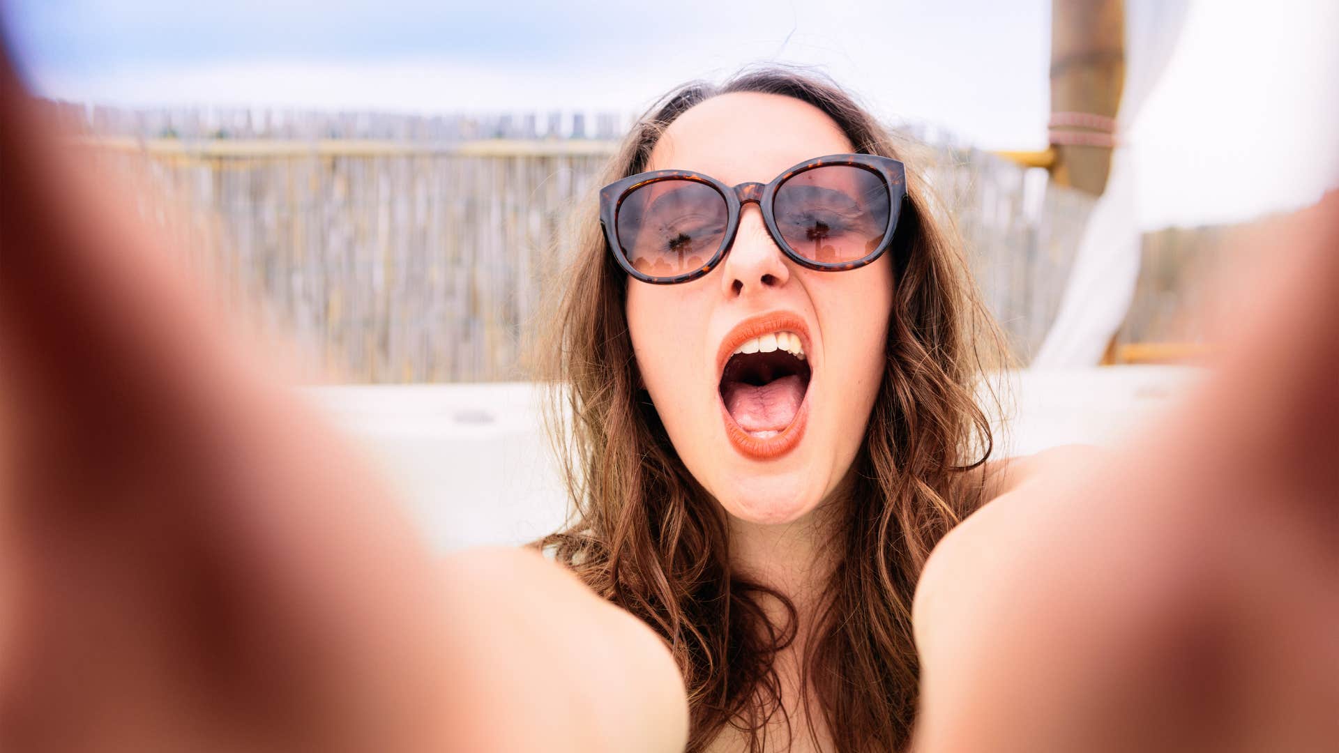 narcissistic woman who is exceedingly extroverted and sociable