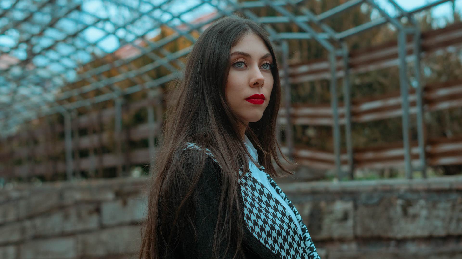 narcissistic woman who uses insecurities against her parents