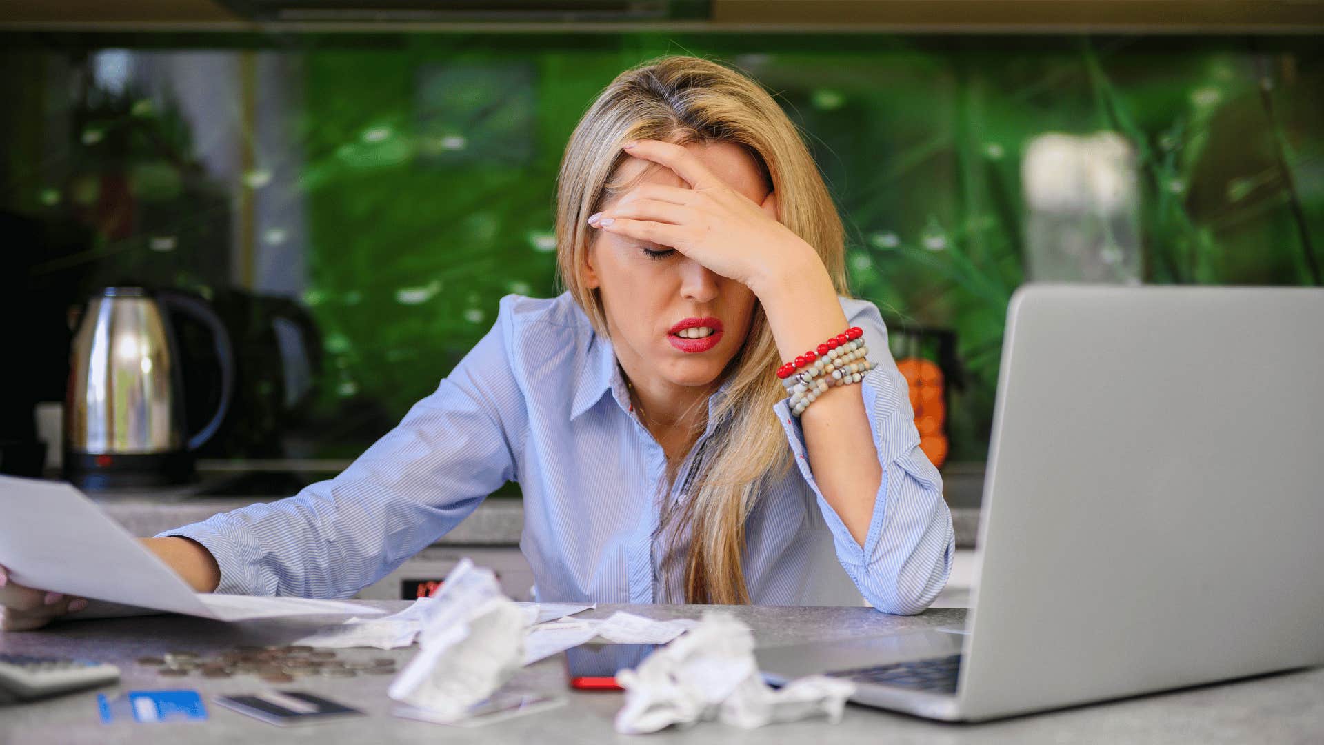 small money habits that separate people who stay broke from those who dont they dont have emergency funds