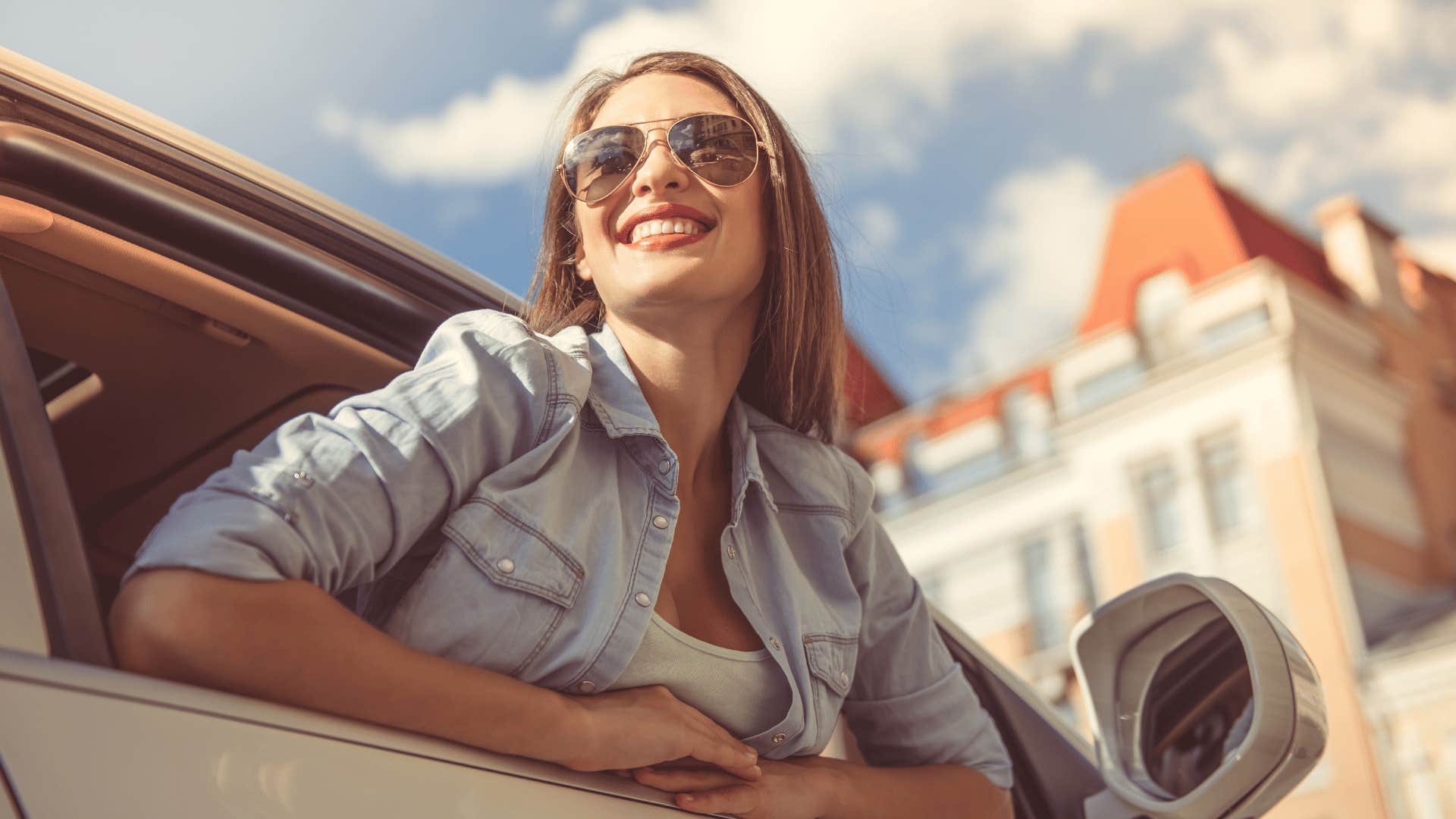 small money habits that separate people who stay broke from those who dont they live above their means