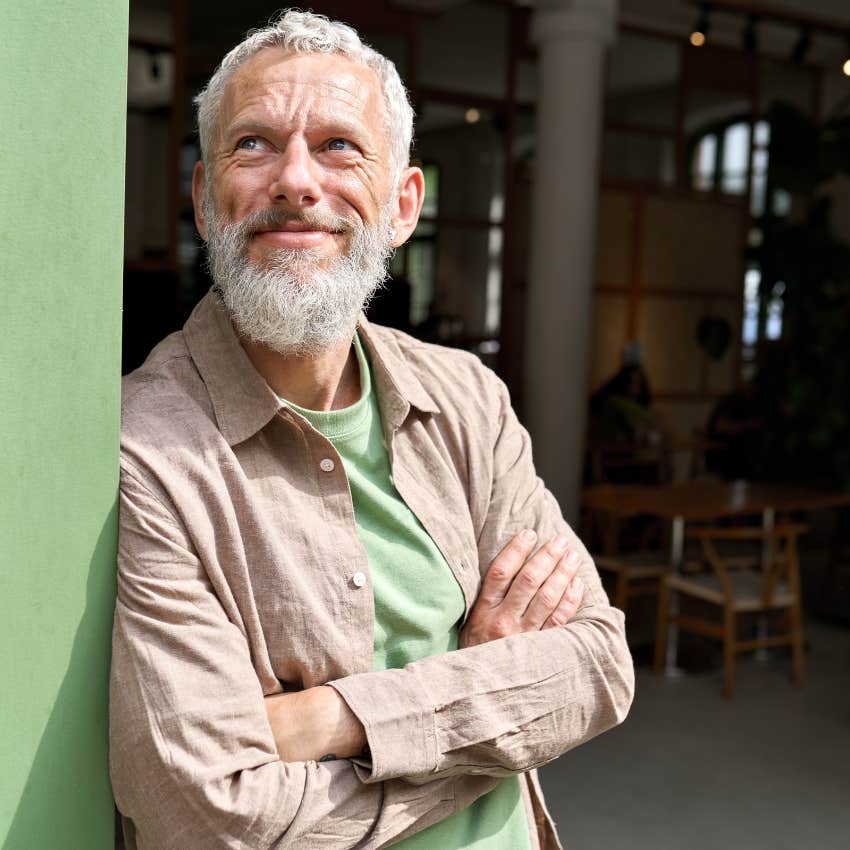 man at a bar more likely to live longer because regularly drinks