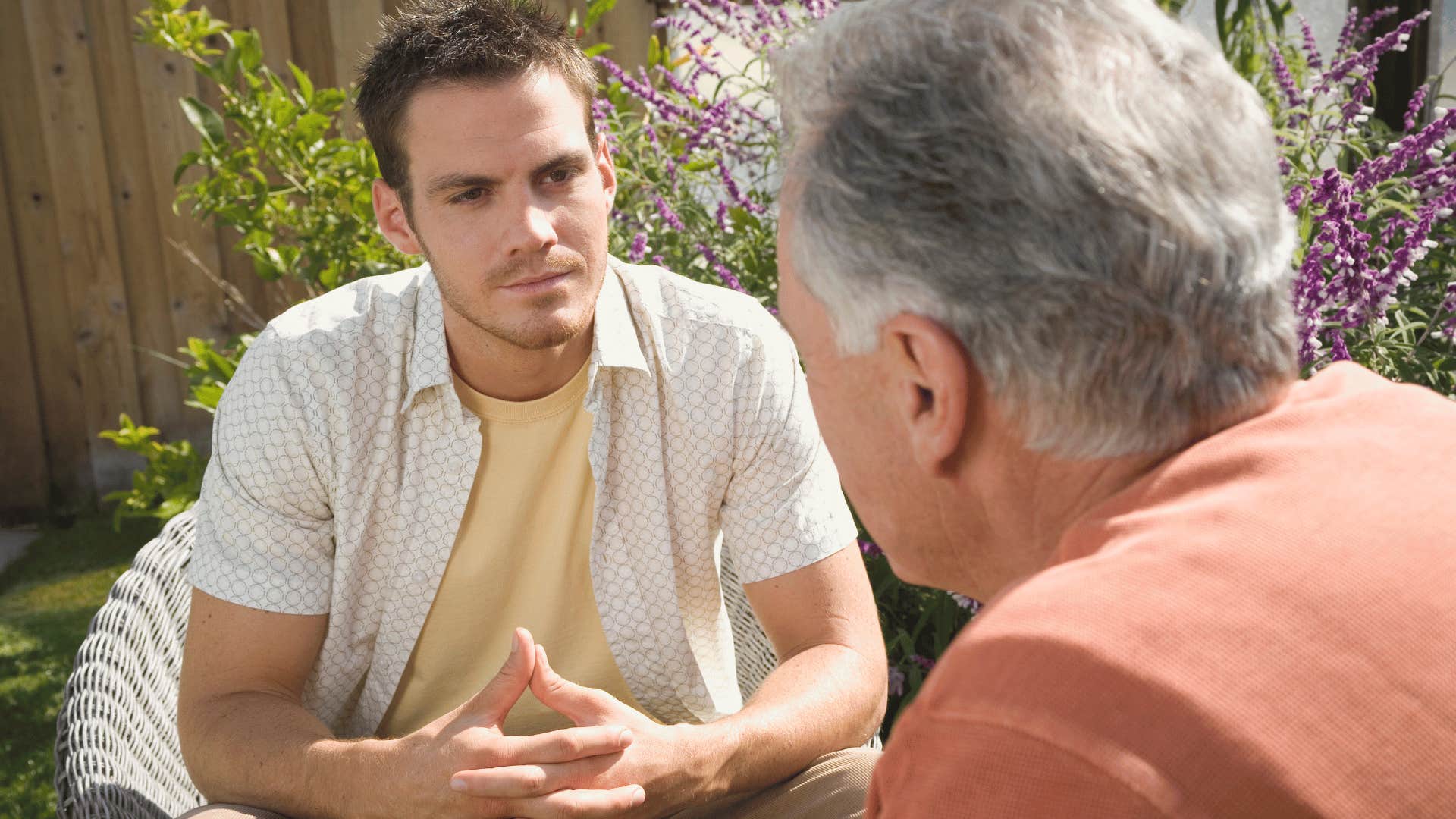 subtle ways people show theyre paying attention to everything without saying much they mirror body language