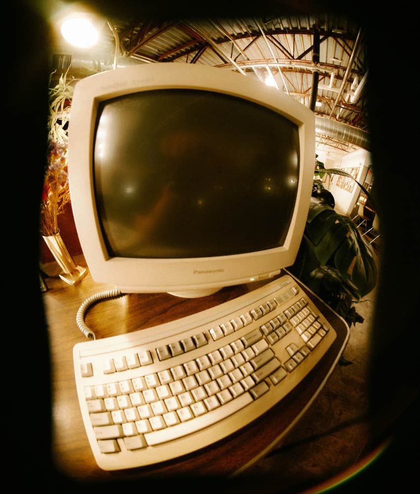 1990s computer fisheye lens image
