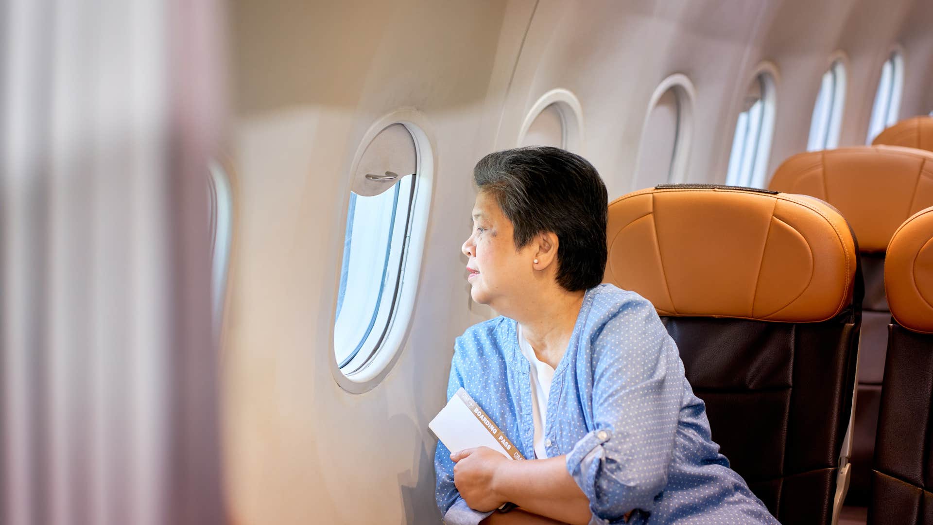 boomer woman on plane who will clap when it lands