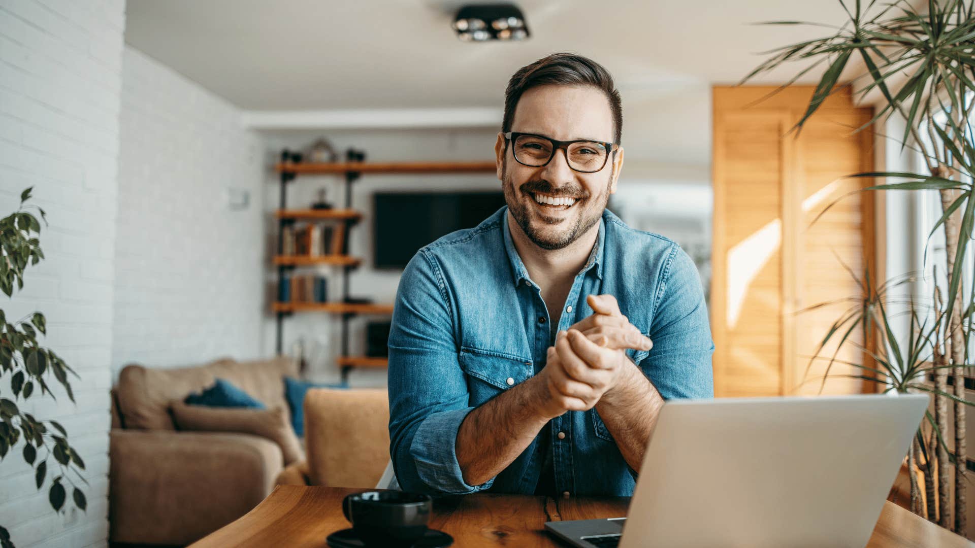 man who has a long-term money mindset as he makes decisions based on allignment