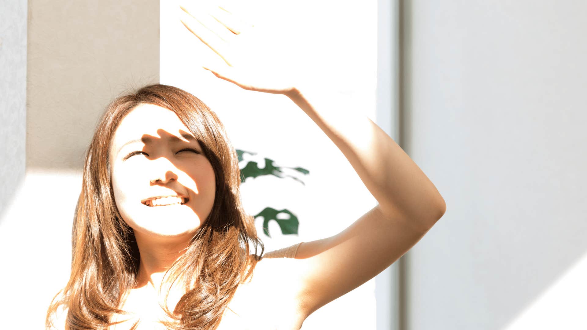 woman who is getting old way faster than she should because she spends too much time in the sun