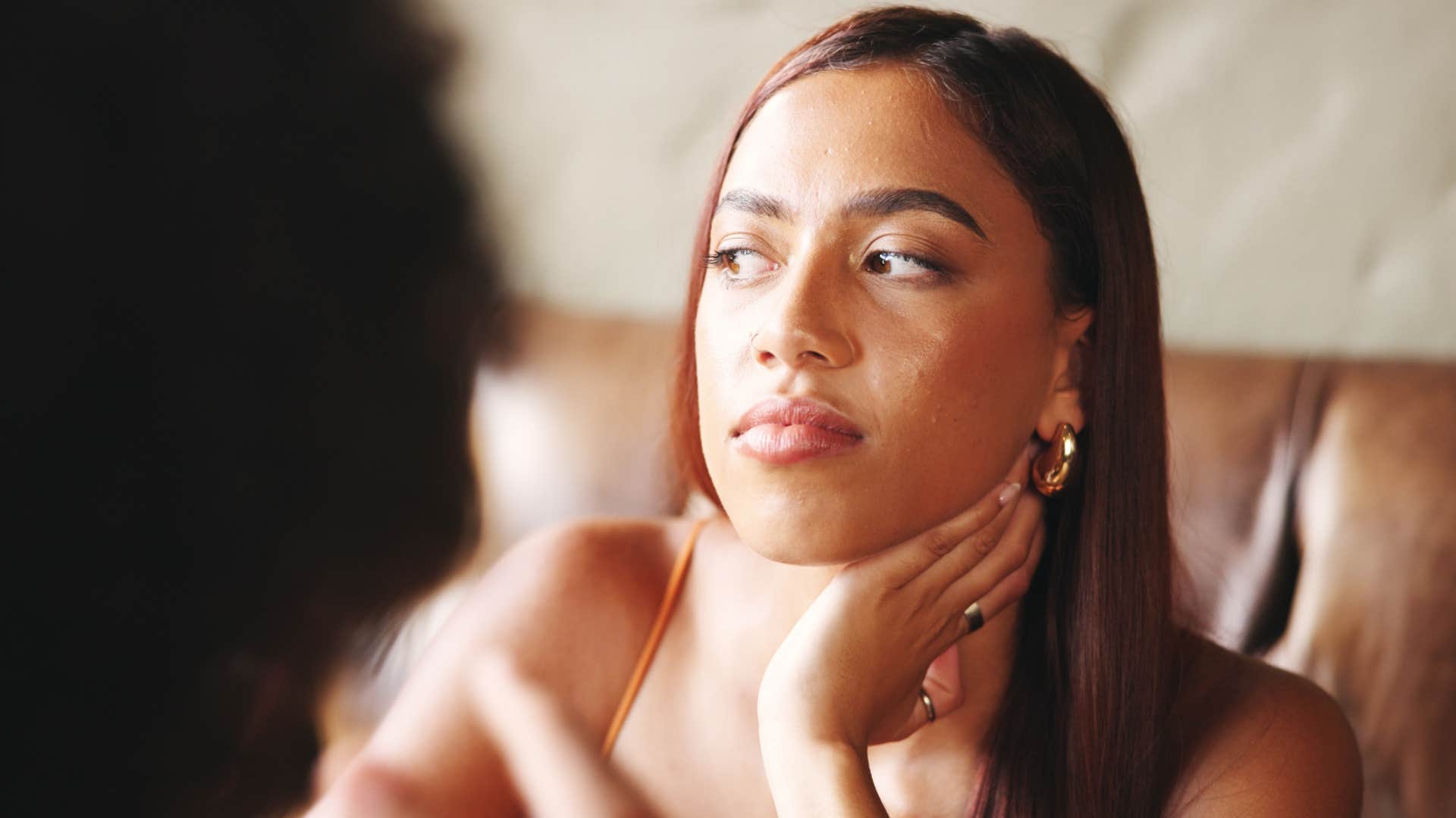 easily distracted narcissistic woman on a date