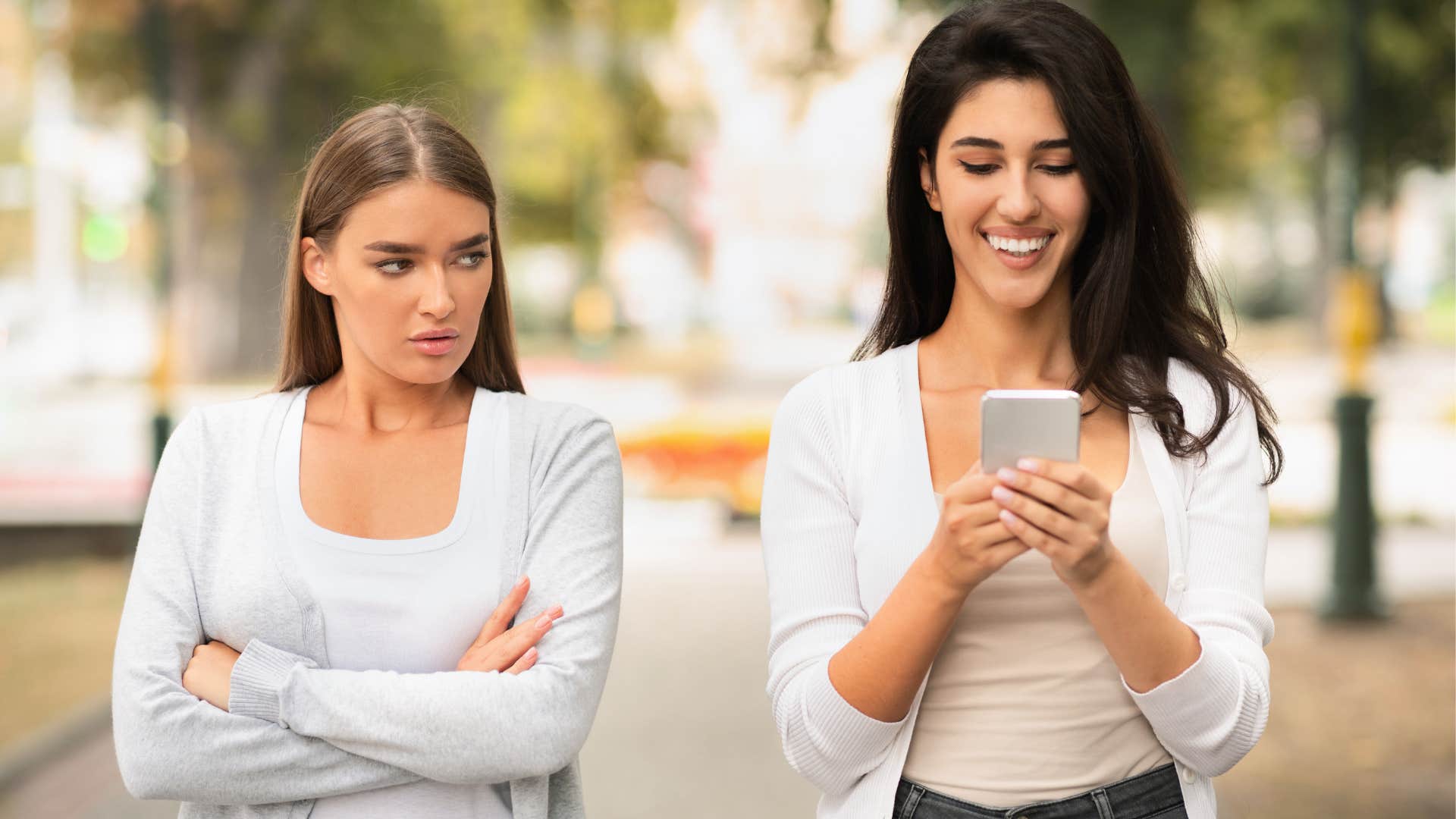 woman who seems insecure around her friend's confidence