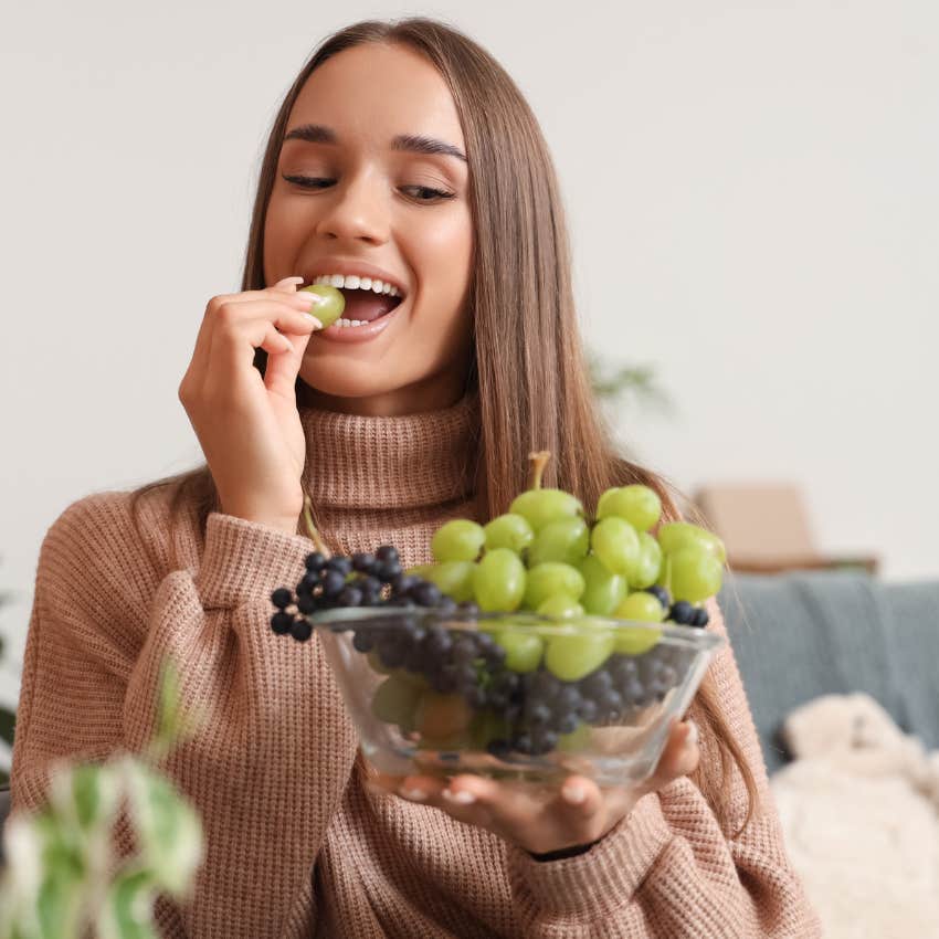 woman eating grapes who understand the difference between sugar-free and no-sugar-added