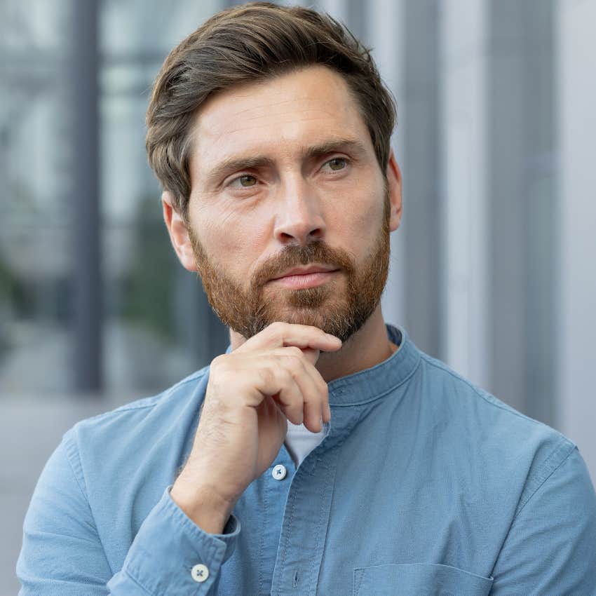 smart man staying quiet in conversations looking at his friend