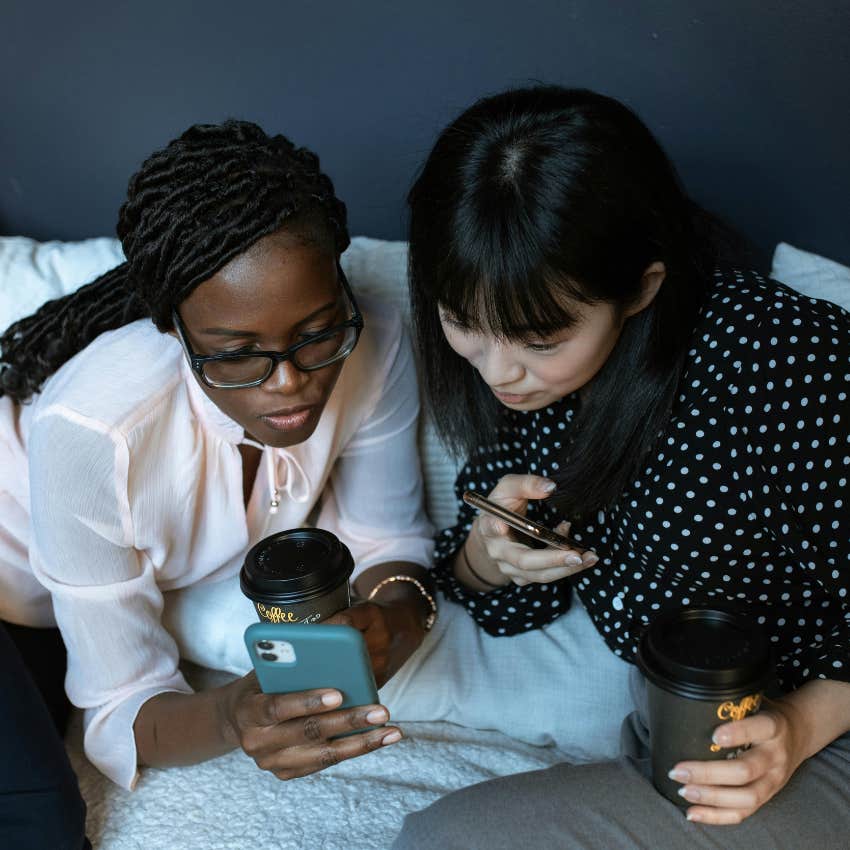 friends catching up on online drama together