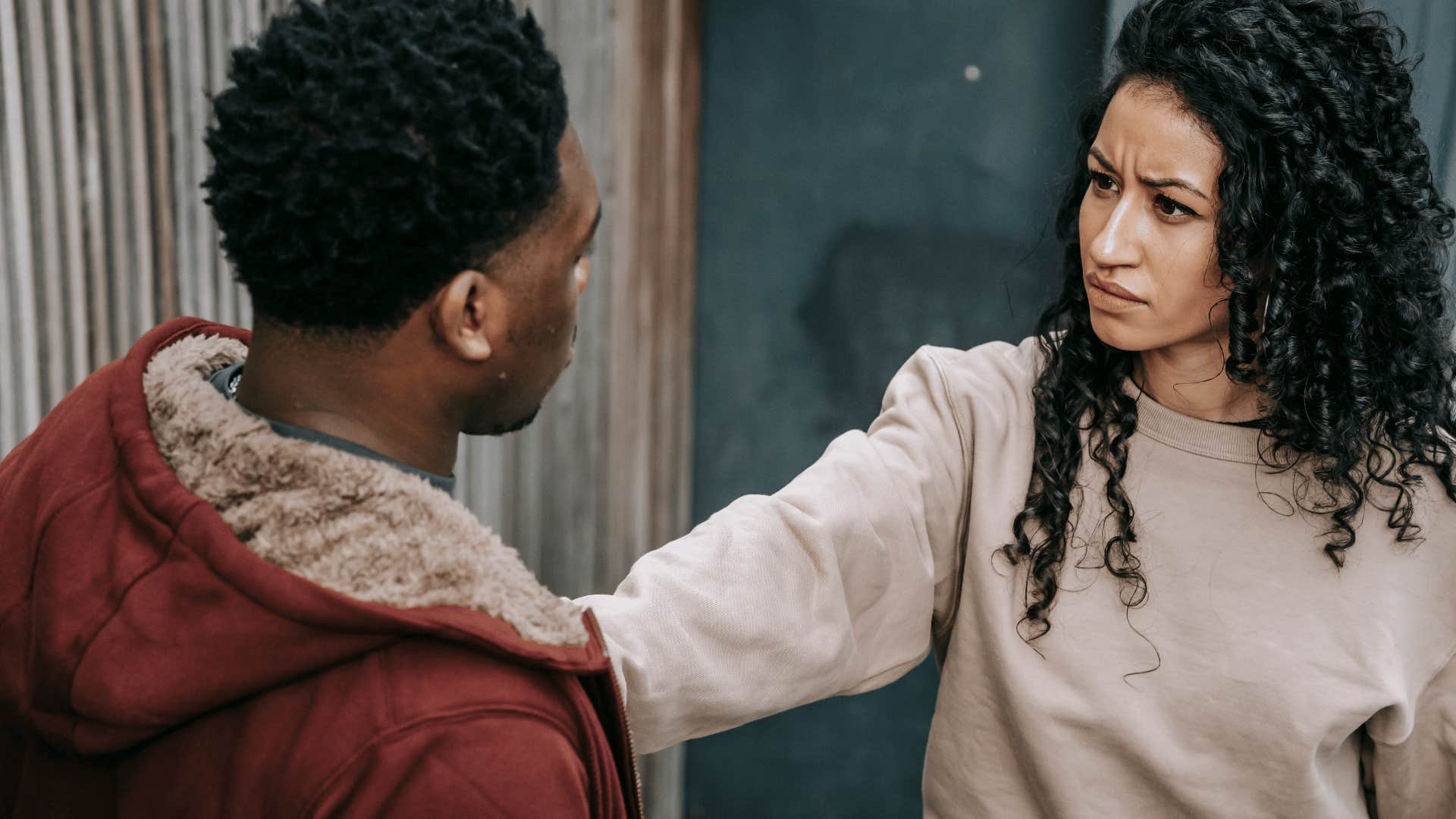 man gaslighting his girlfriend