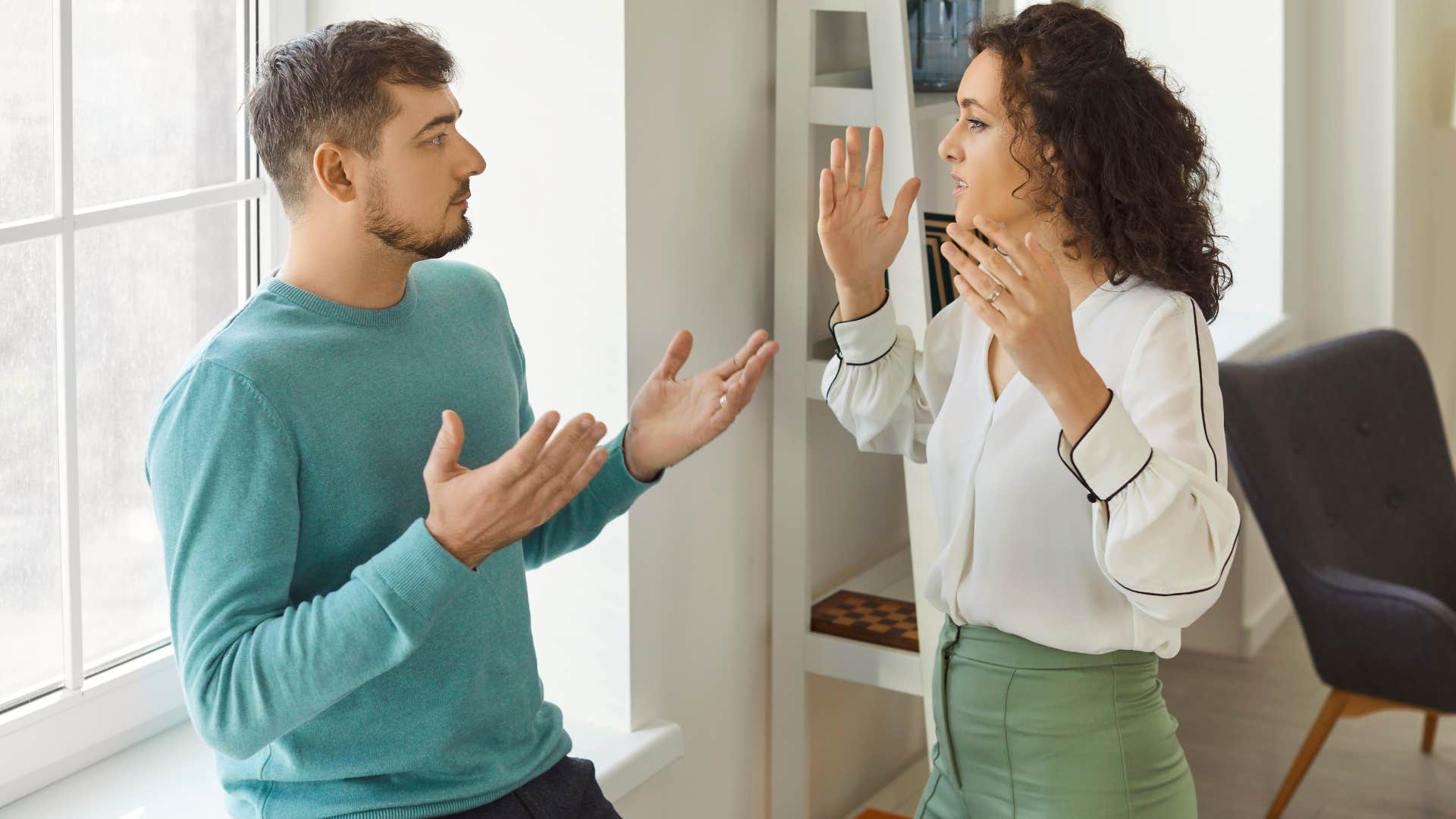 man who always has to be right arguing with his girlfriend