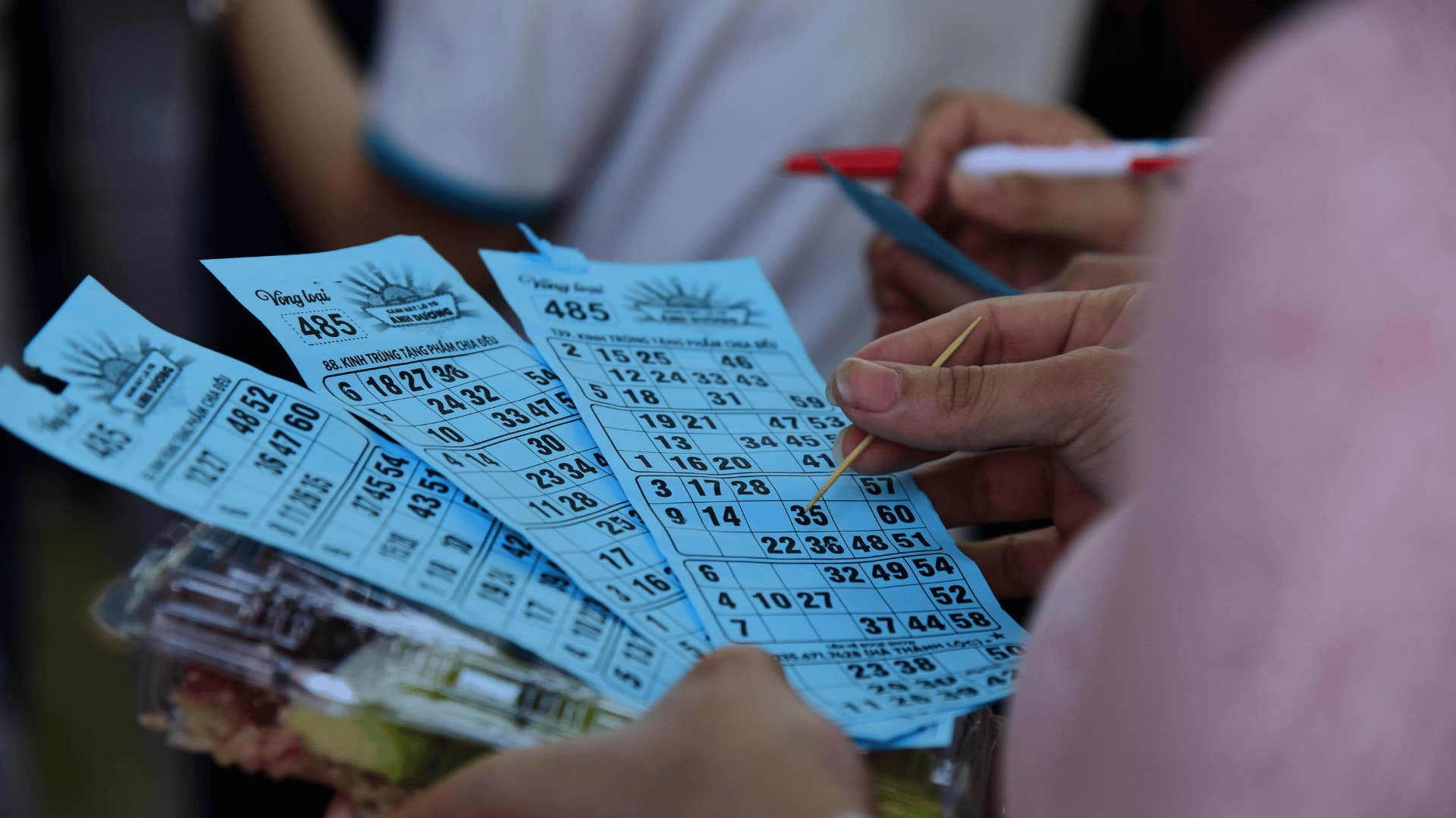 person with zero dollars buying lottery tickets