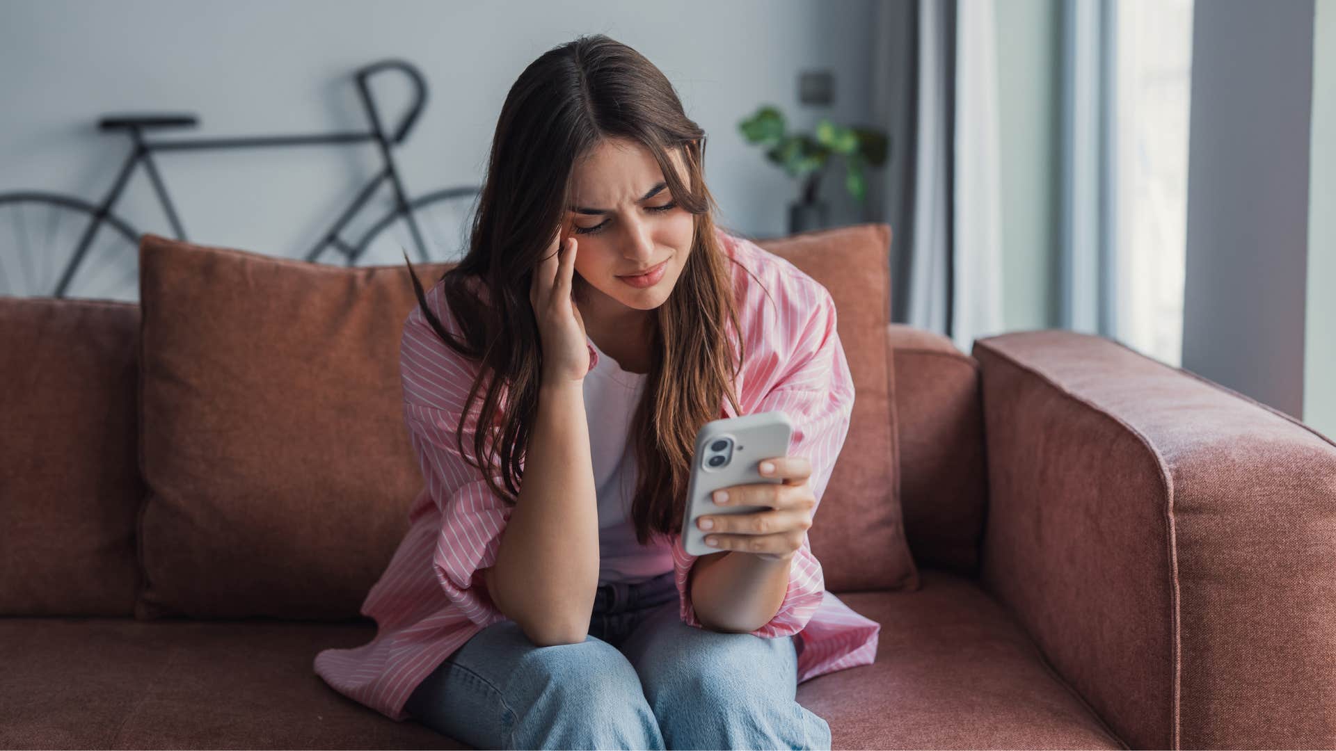 woman who hates phone calls because she feels pressure to respond immediately