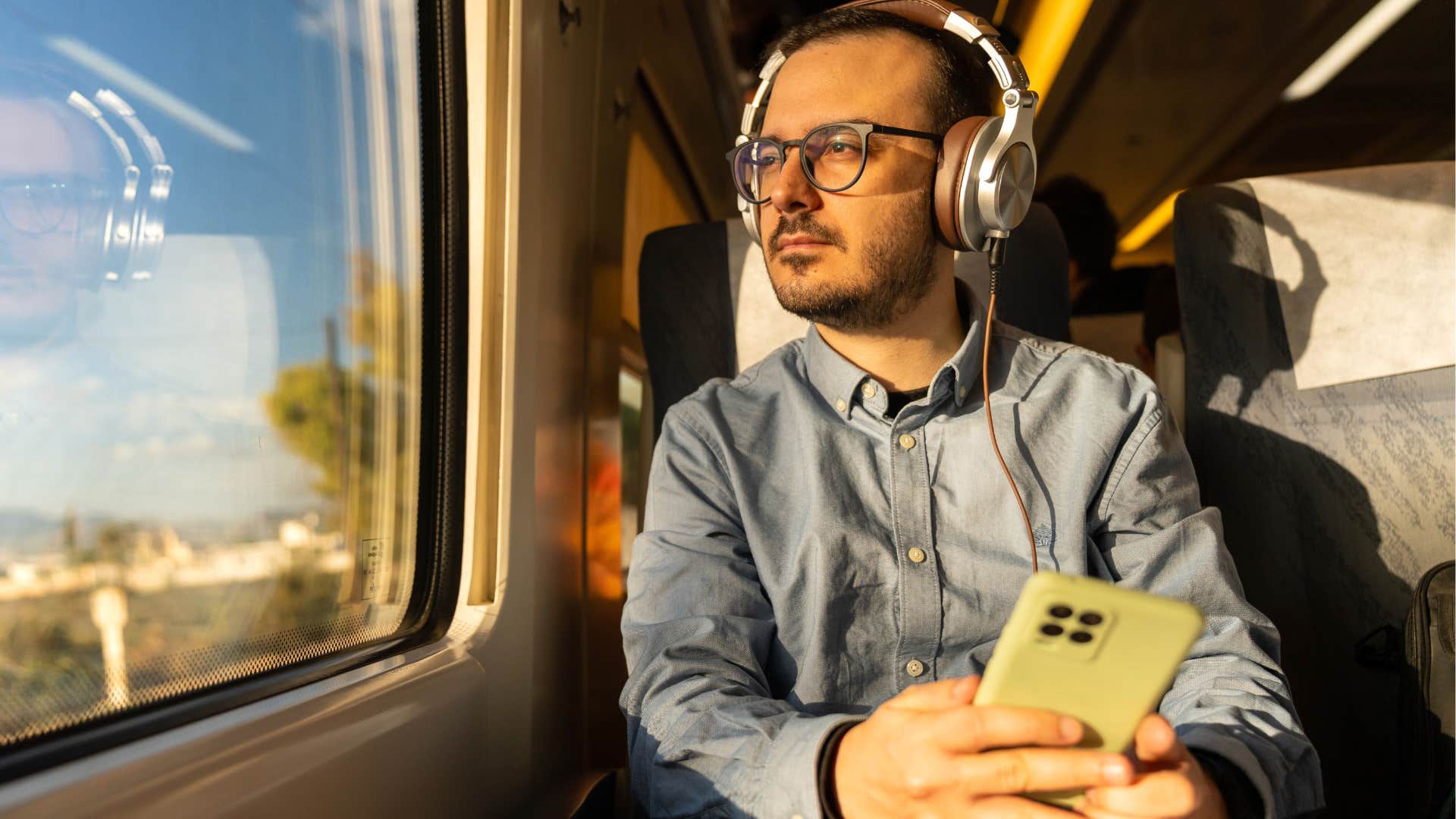 Man raised in the 80s dealing with background noise and loud people