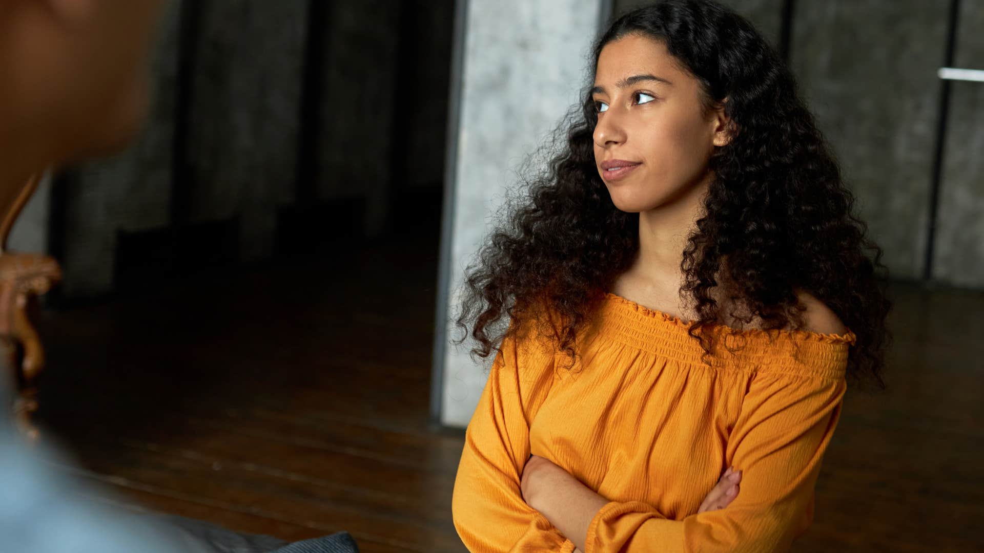 suspicious woman noticing man she's talking to is being vague
