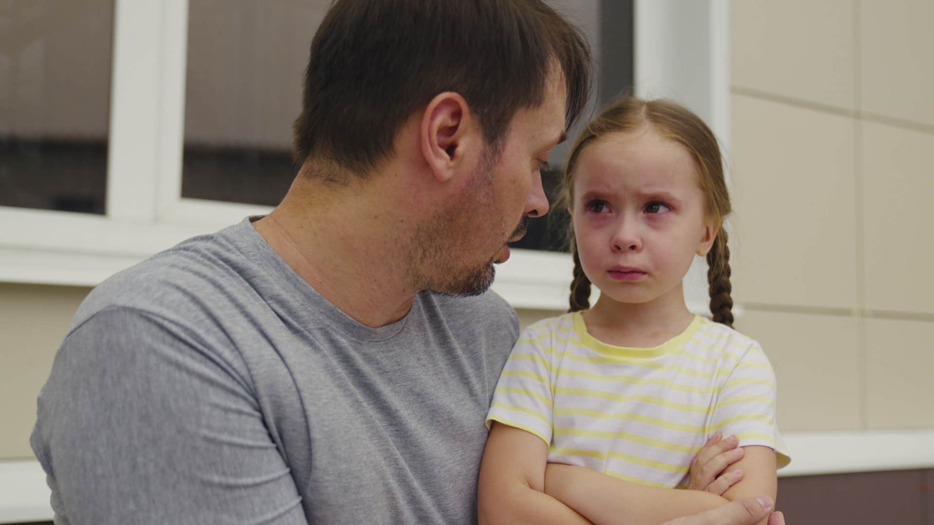 dad encouraging his daughter to sit with her discomfort