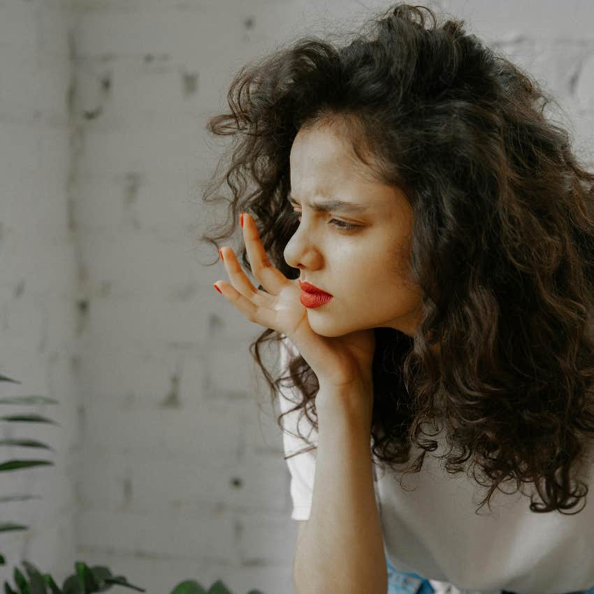 smart woman ready to leave when she sees the first red flag