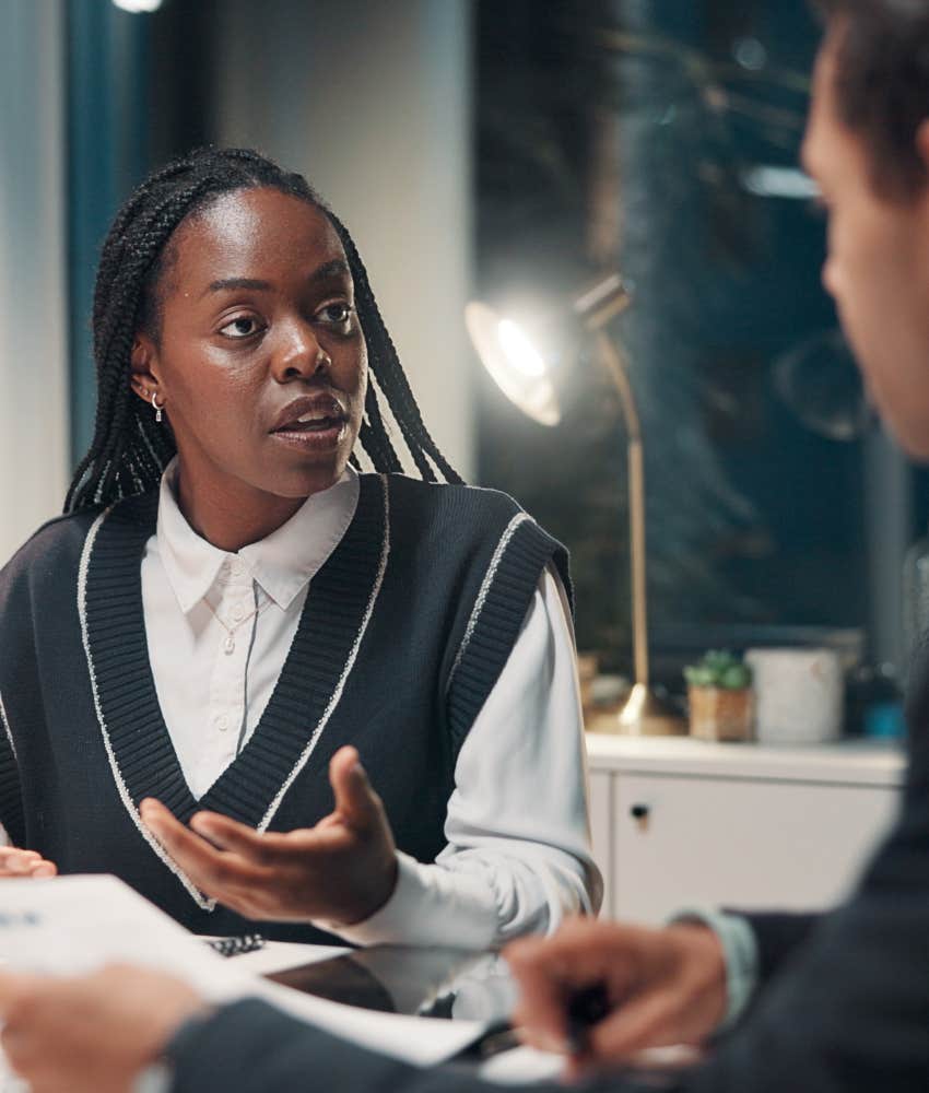 trustworthy person gives positive feedback