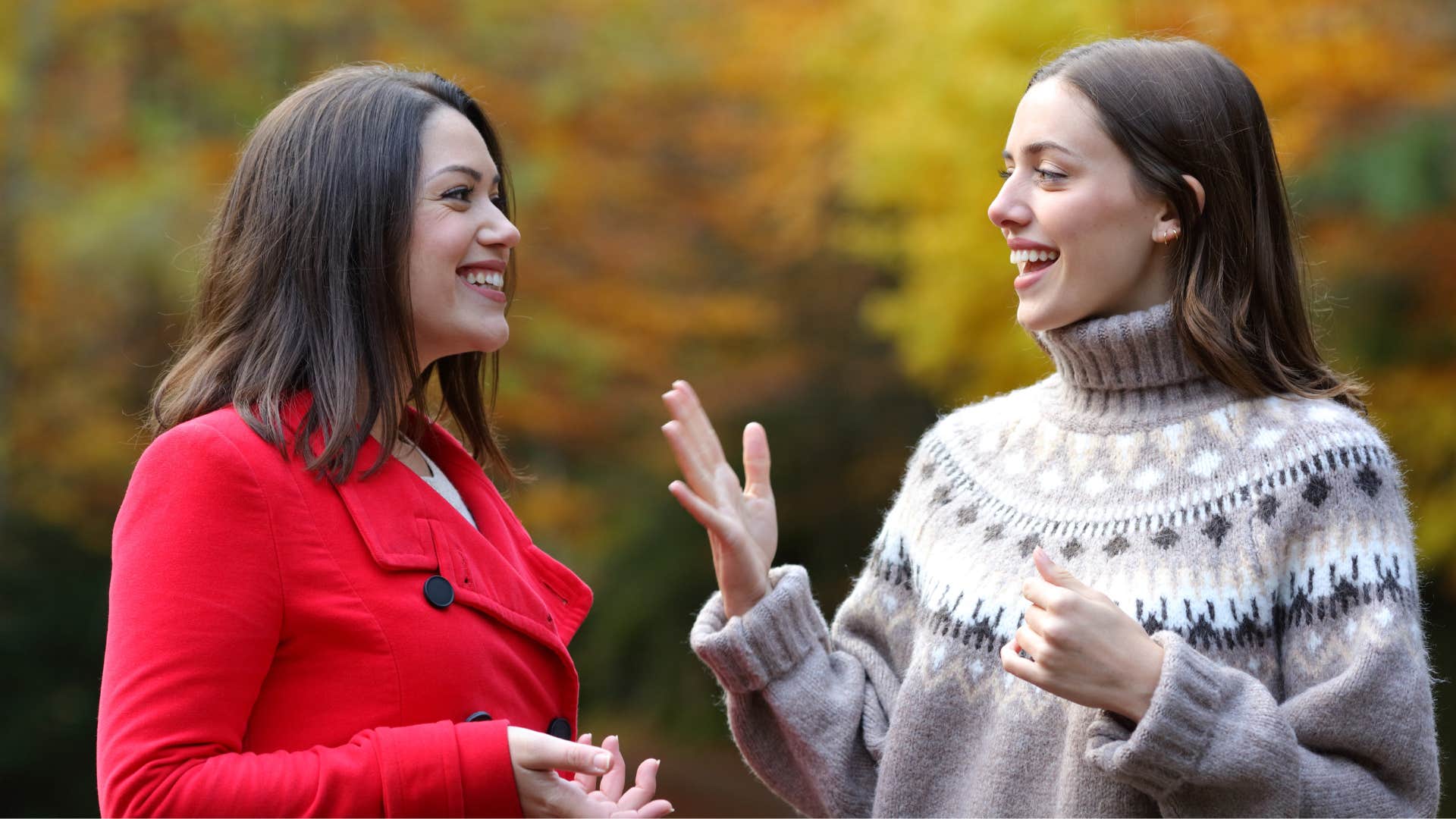 two friends in a conversation mirroring each other's body language