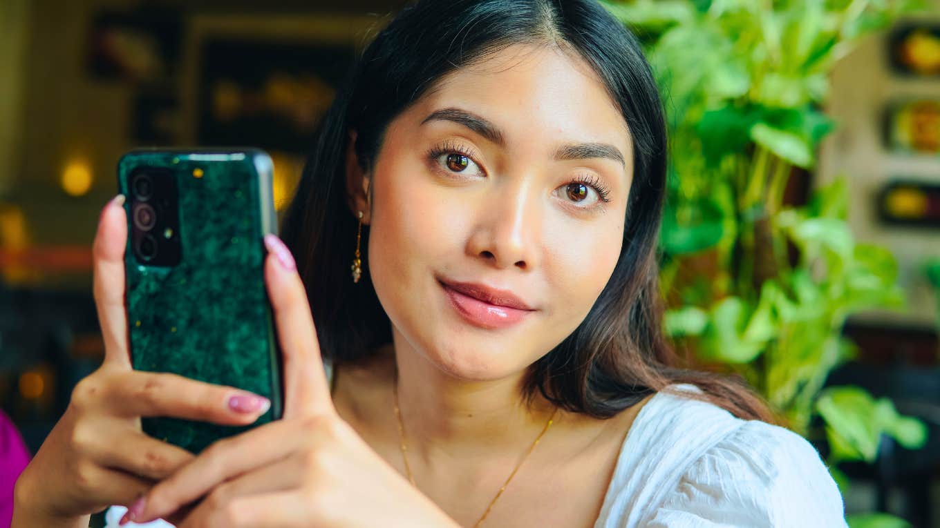 10 Things Genuinely Smart People Never Post About On The Internet