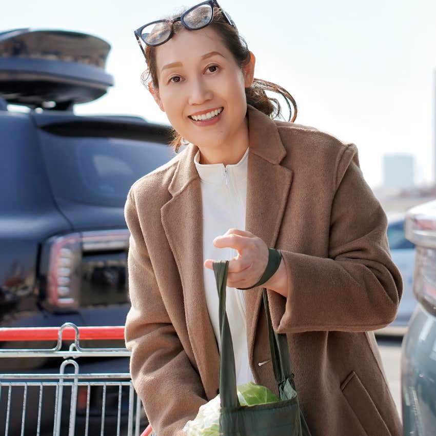 Woman raised in the 70s leaving the house for to do her errands