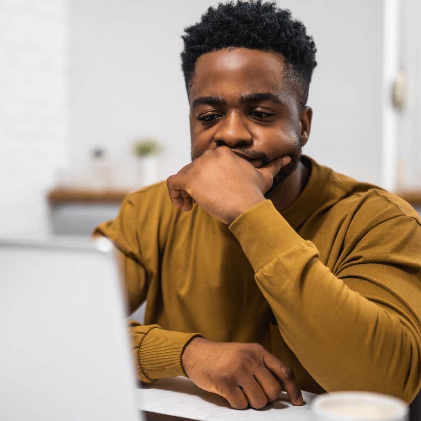 man sending email to work colleague that says i just wanted to check in